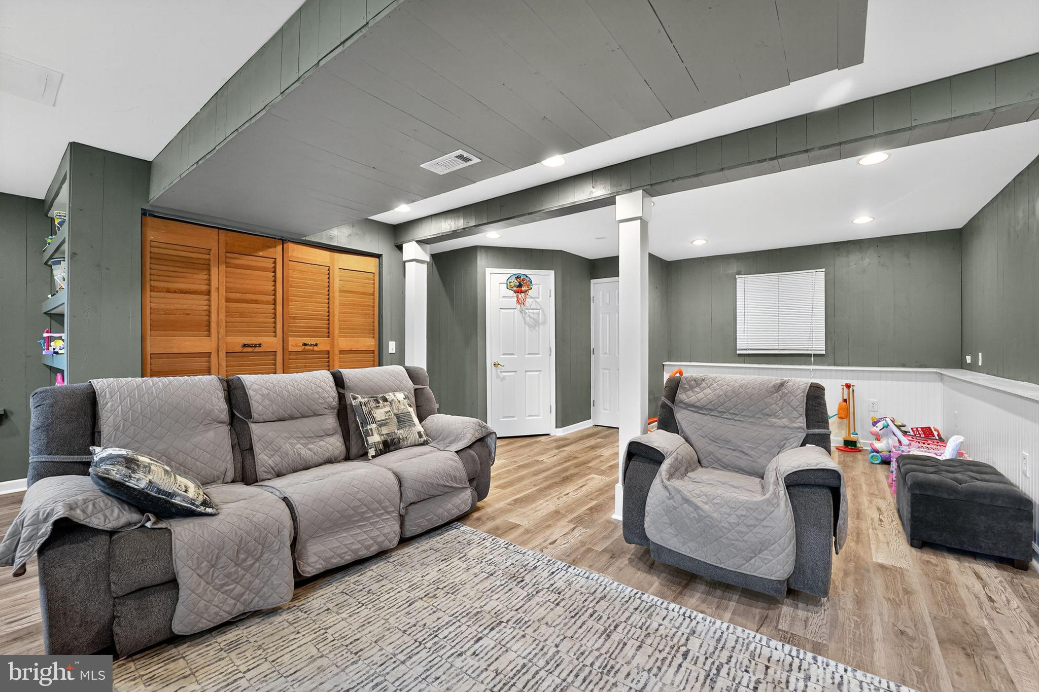 WHISPERING VALLEY - Residential