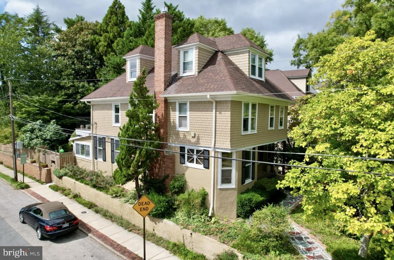 A Rare Opportunity Awaits at 29 Southgate, now priced at 1,549,900 & open this weekend.
Every so often, a home comes along that stops people in their tracks. For those who’ve admired this Murray Hill icon, now is your chance to make it yours. Built in 1915, this Grand Dame blends timeless elegance with modern potential. Set on a 40' x 140' lot, the property features a repointed retaining wall, newer architectural roof shingles, and a tranquil rear garden with a circular brick path—offering endless possibilities for both design and landscaping.
Inside, six bedrooms and three full baths span four spacious levels, including a dry, comfortable basement. Move-in ready with sunlit charm, the home also invites a stunning transformation that marries historic character with contemporary style.
Located just outside the Annapolis Historic District, renovations are made easier—giving you the freedom to create something truly spectacular. Don’t miss your chance to own a piece of Murray Hill history. Come see it today!