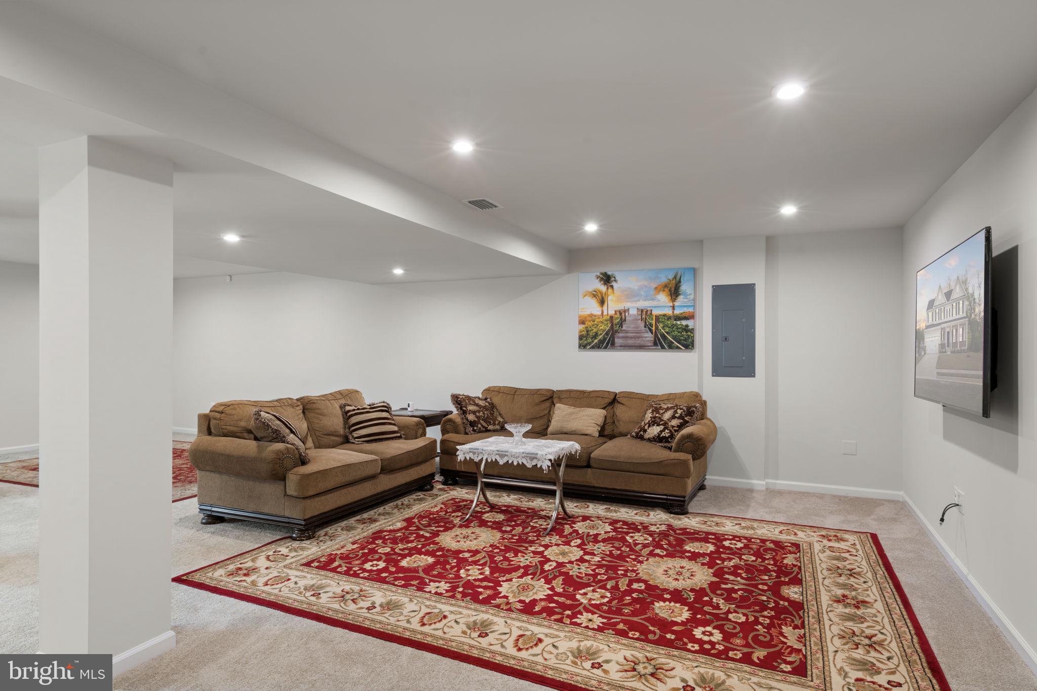 WOODBERRY MANOR - Residential