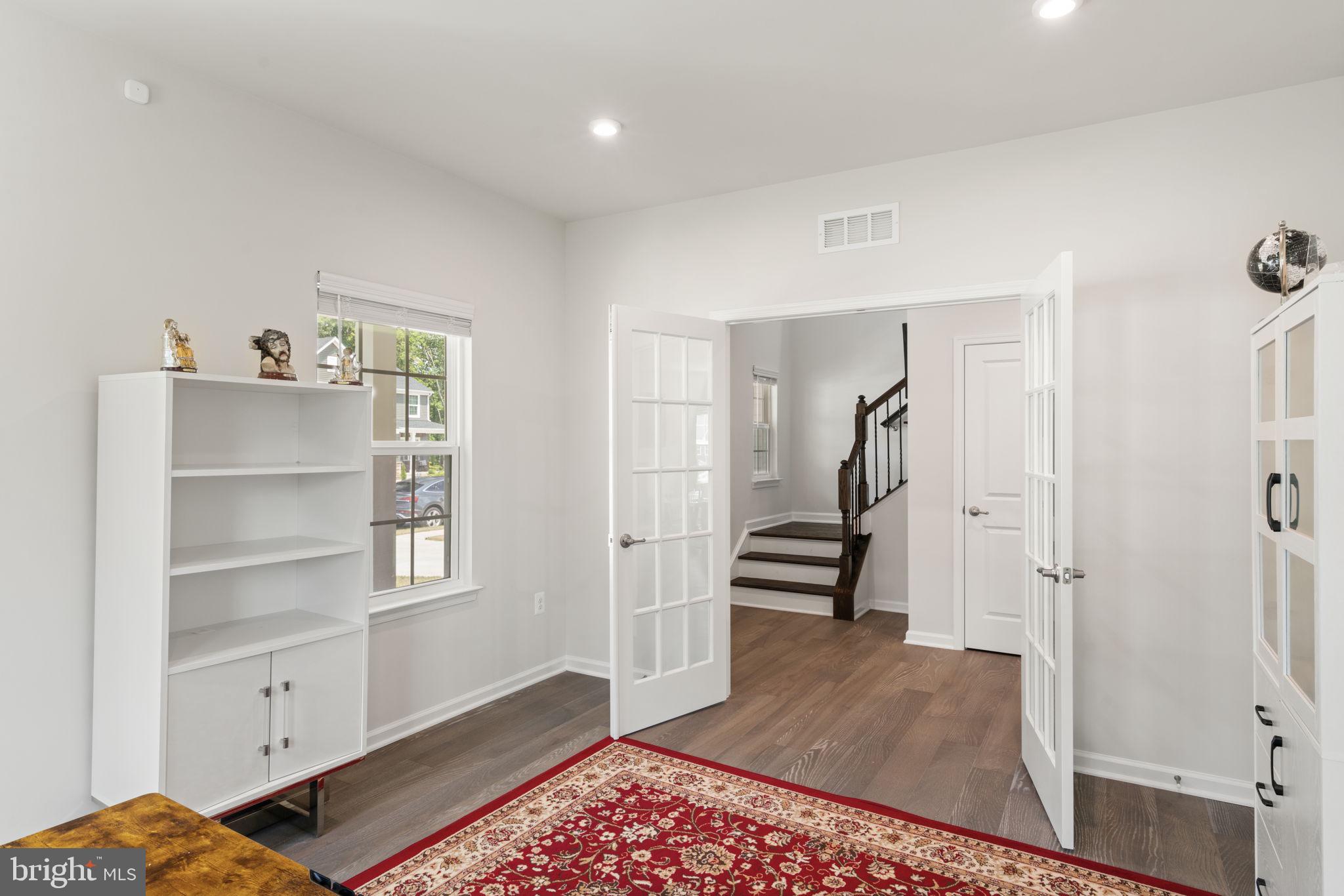 WOODBERRY MANOR - Residential