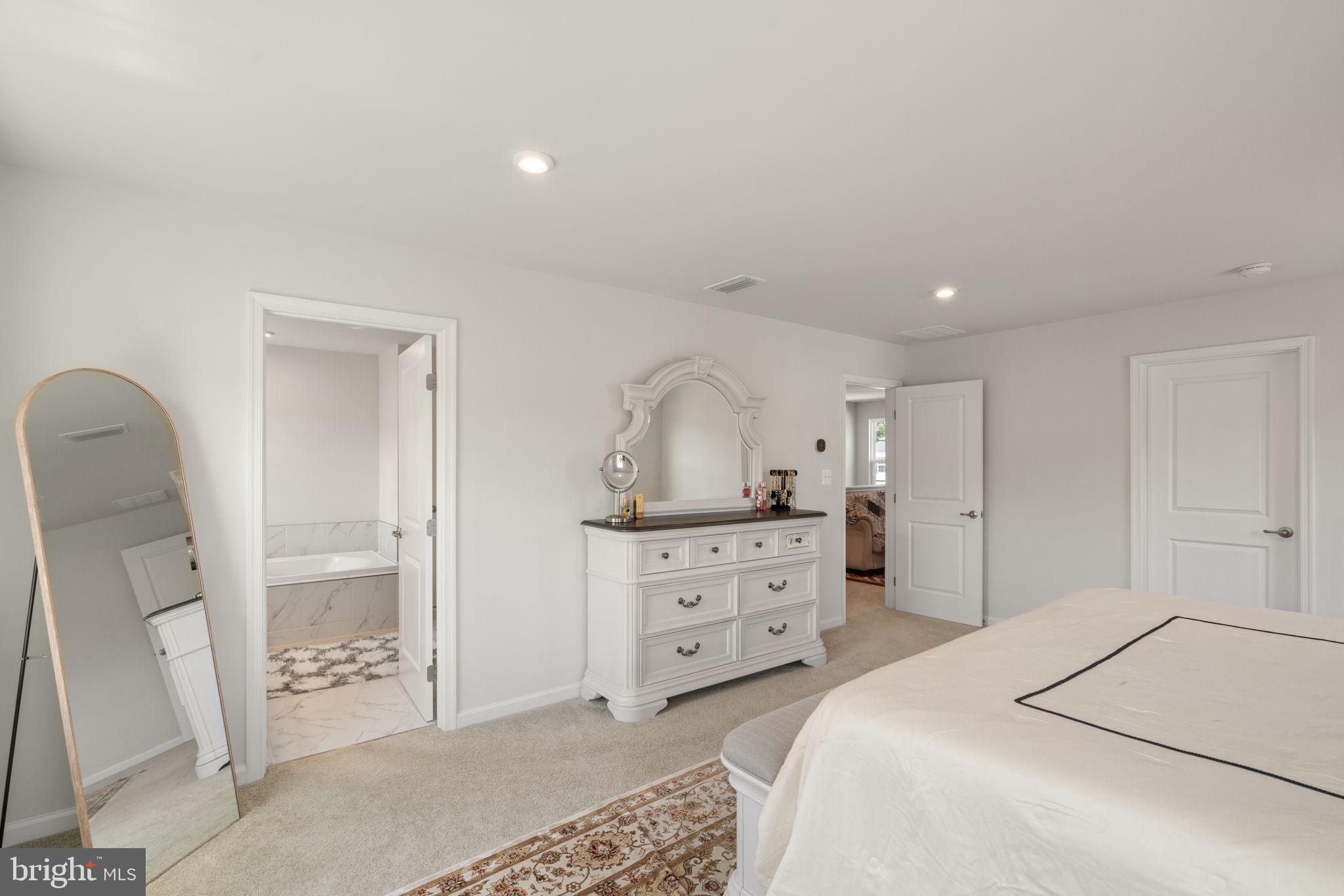 WOODBERRY MANOR - Residential