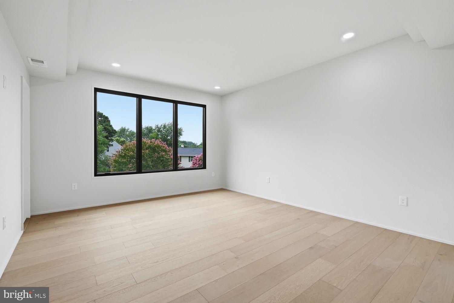 DUNN LORING WOODS - Residential