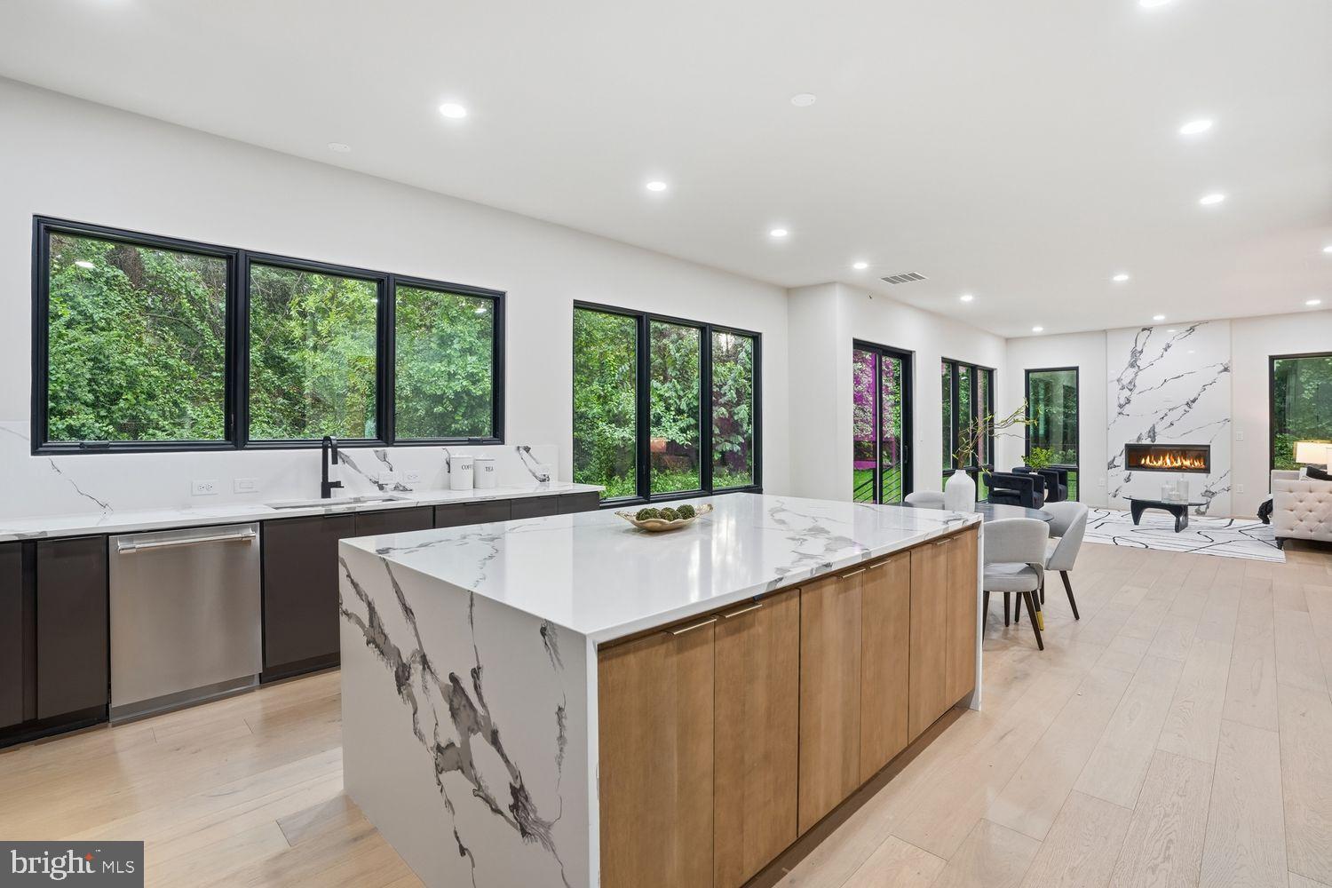 DUNN LORING WOODS - Residential