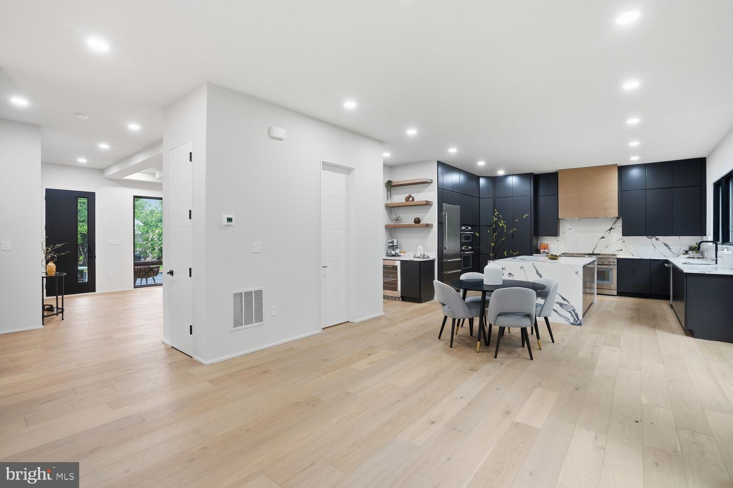 DUNN LORING WOODS - Residential
