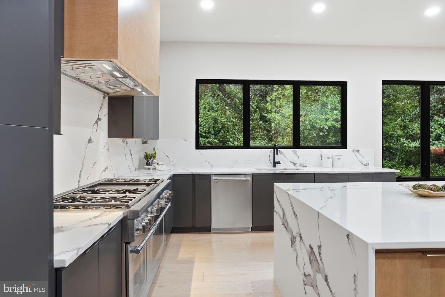 DUNN LORING WOODS - Residential