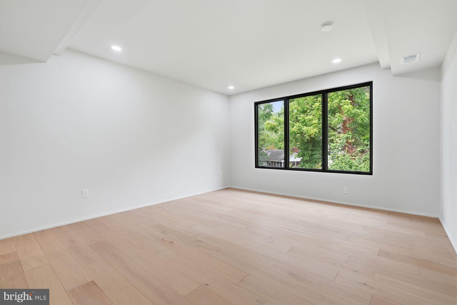 DUNN LORING WOODS - Residential