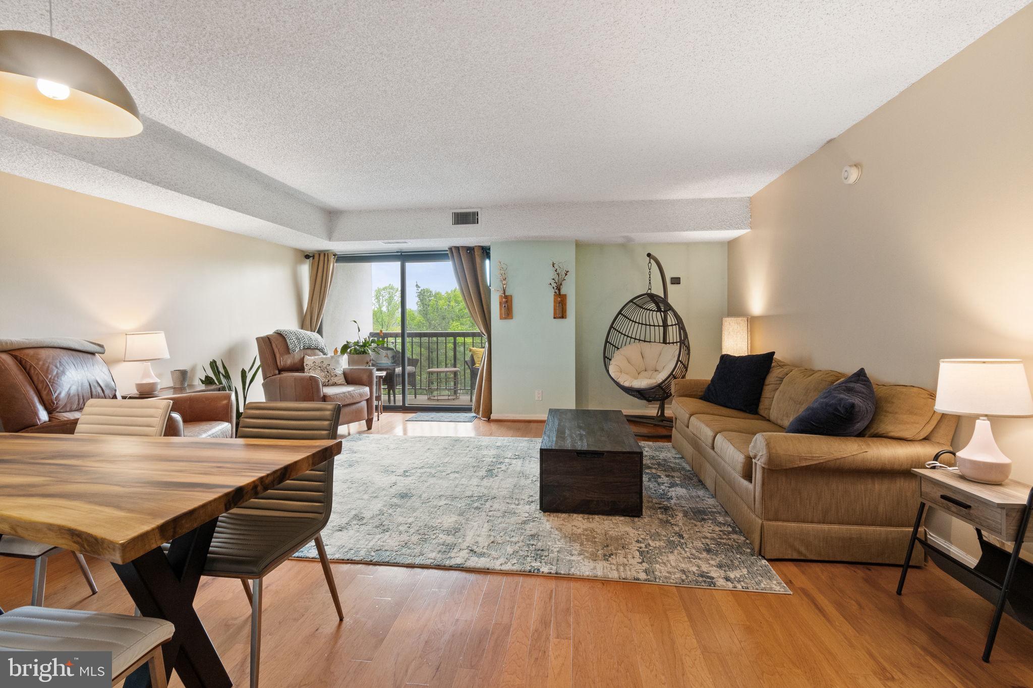 LAKESIDE PLAZA - Residential