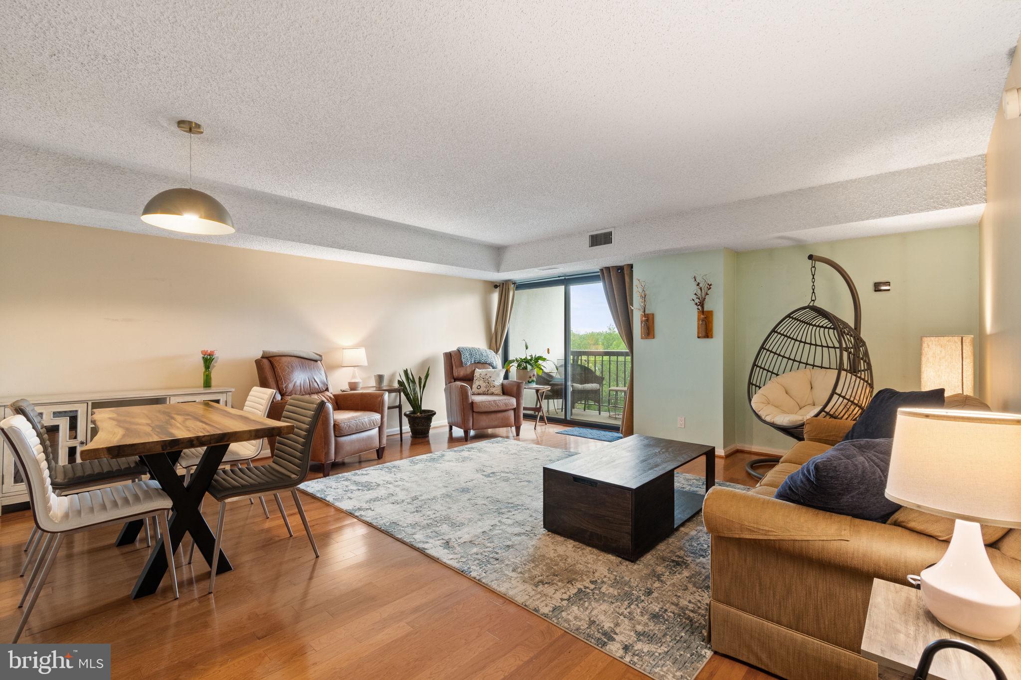 LAKESIDE PLAZA - Residential