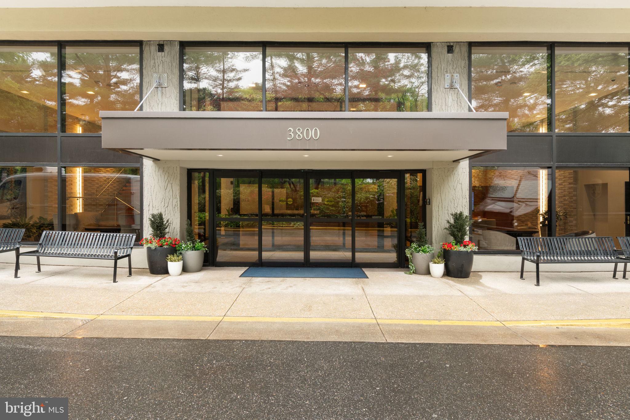 LAKESIDE PLAZA - Residential