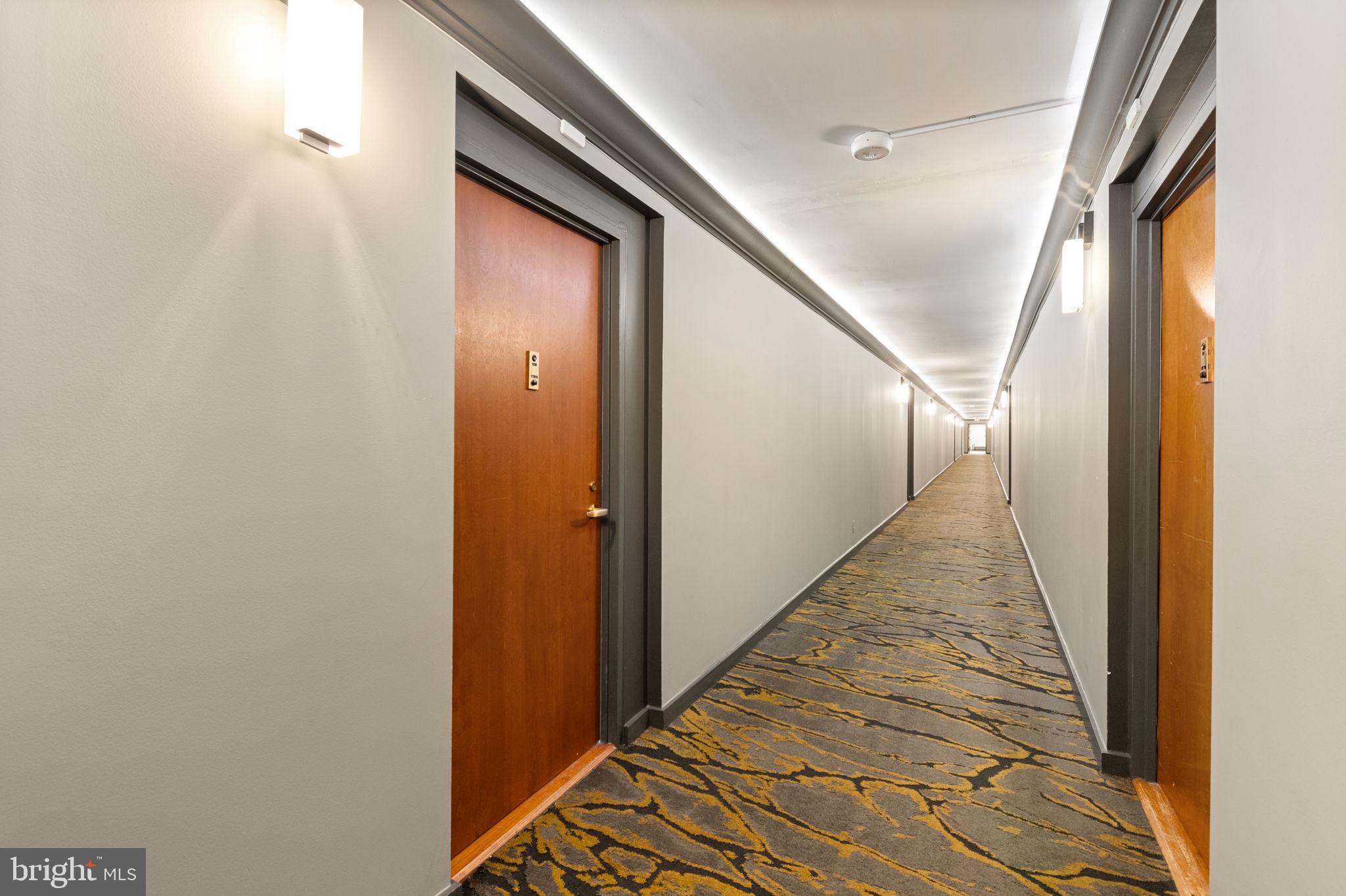 LAKESIDE PLAZA - Residential