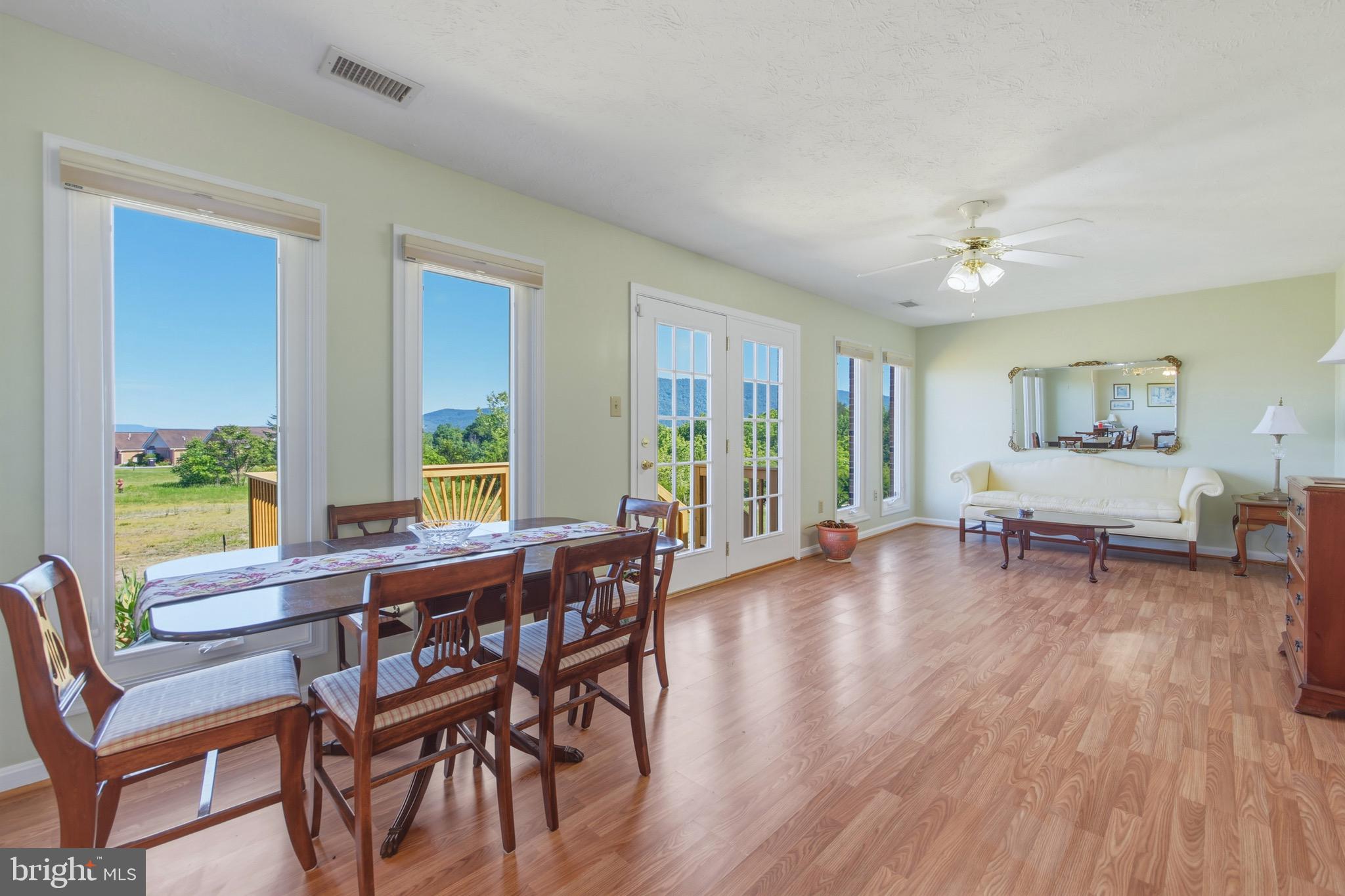 SIGNAL KNOLLS - Residential