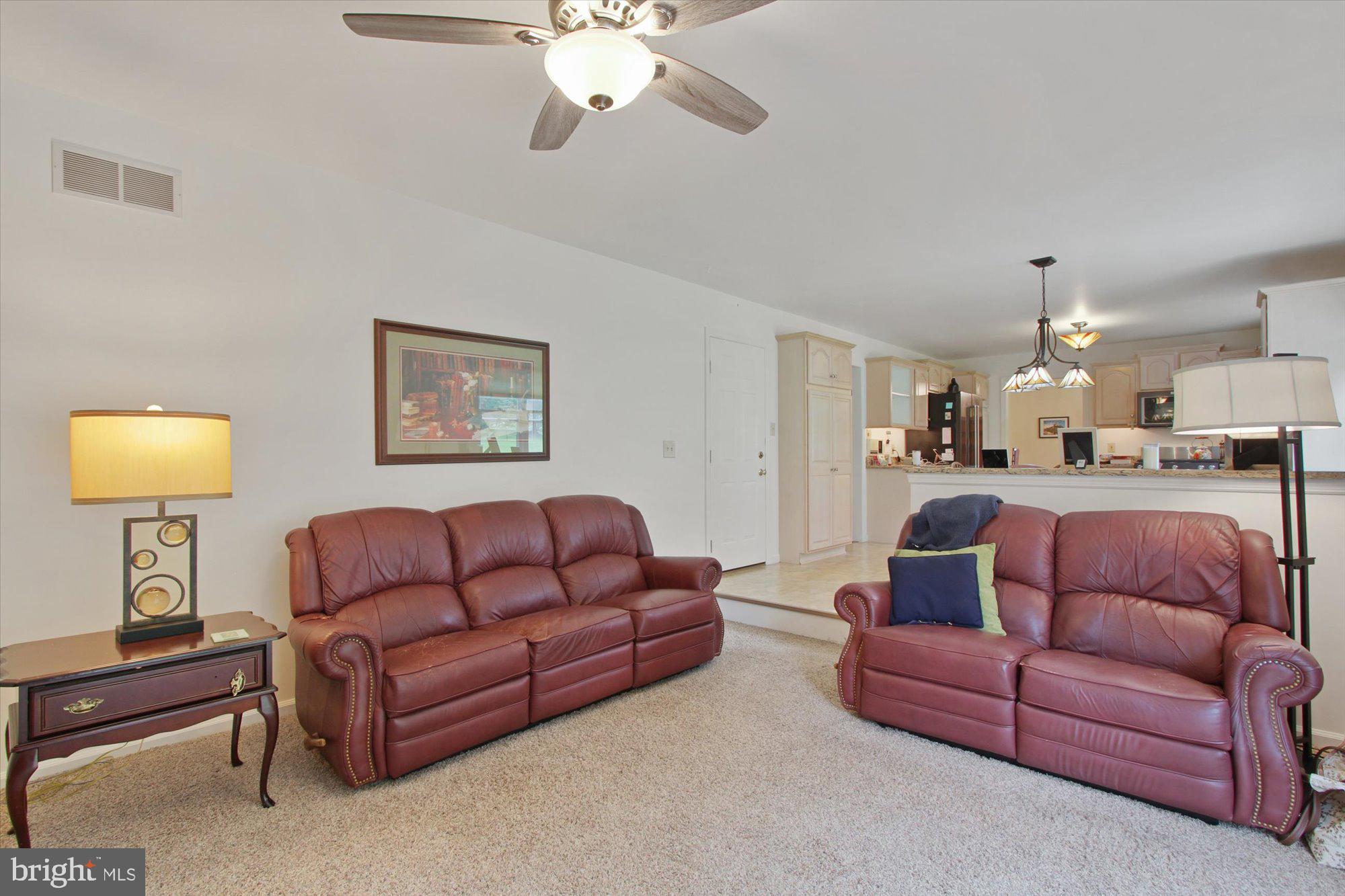 ROYAL MANOR - Residential