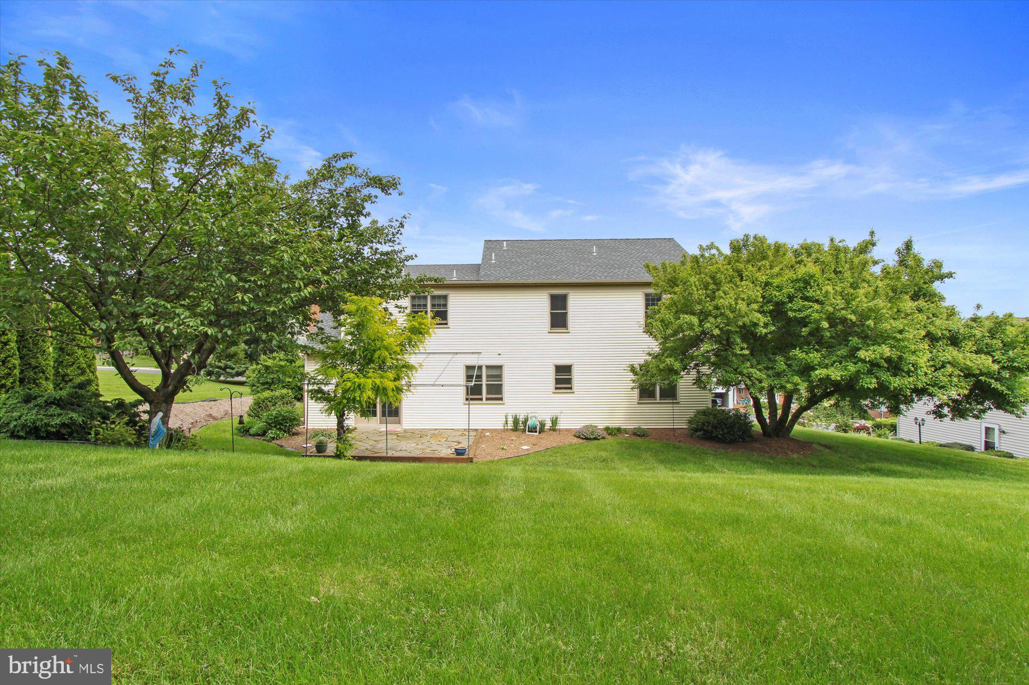 ROYAL MANOR - Residential