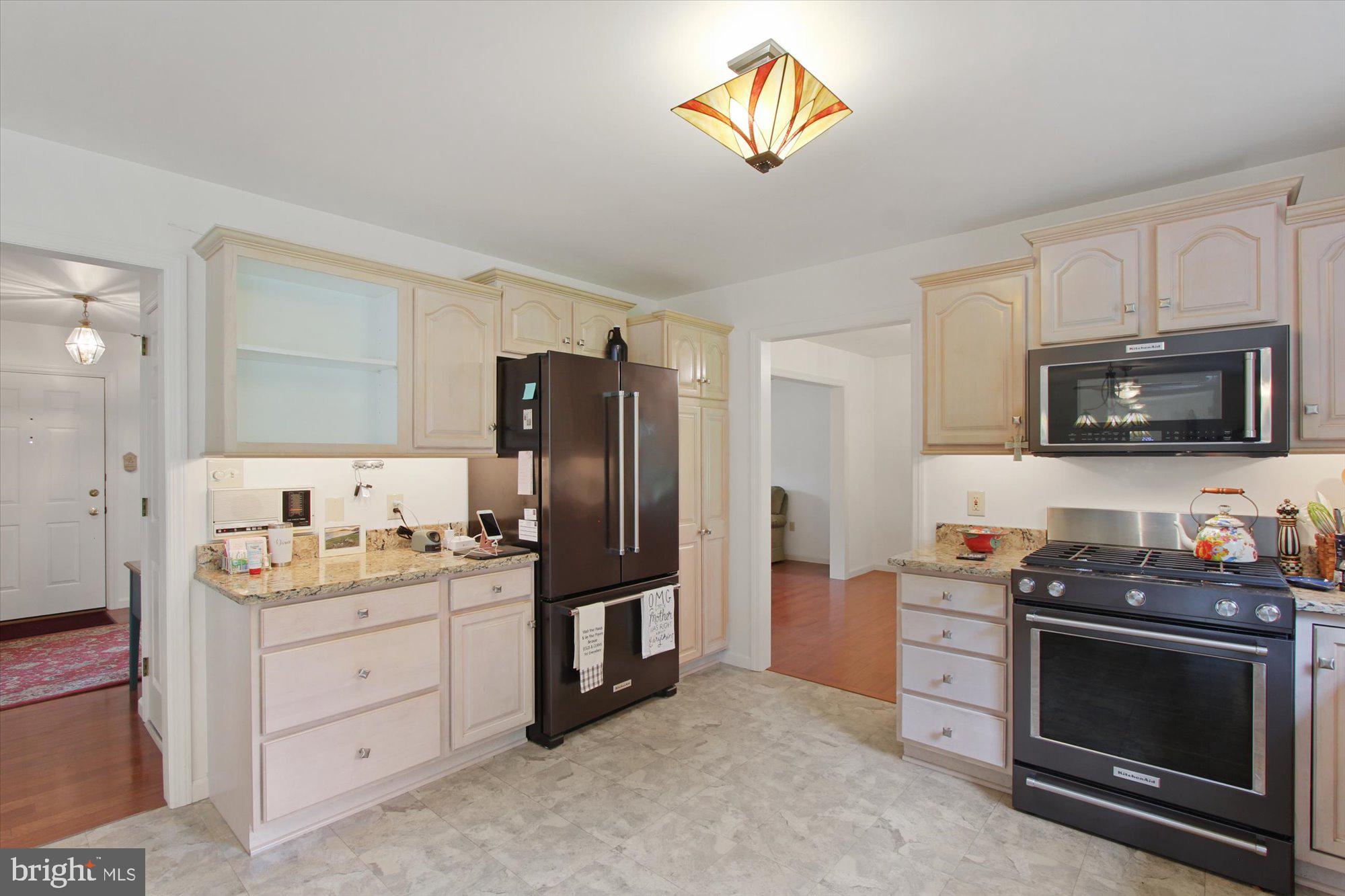 ROYAL MANOR - Residential