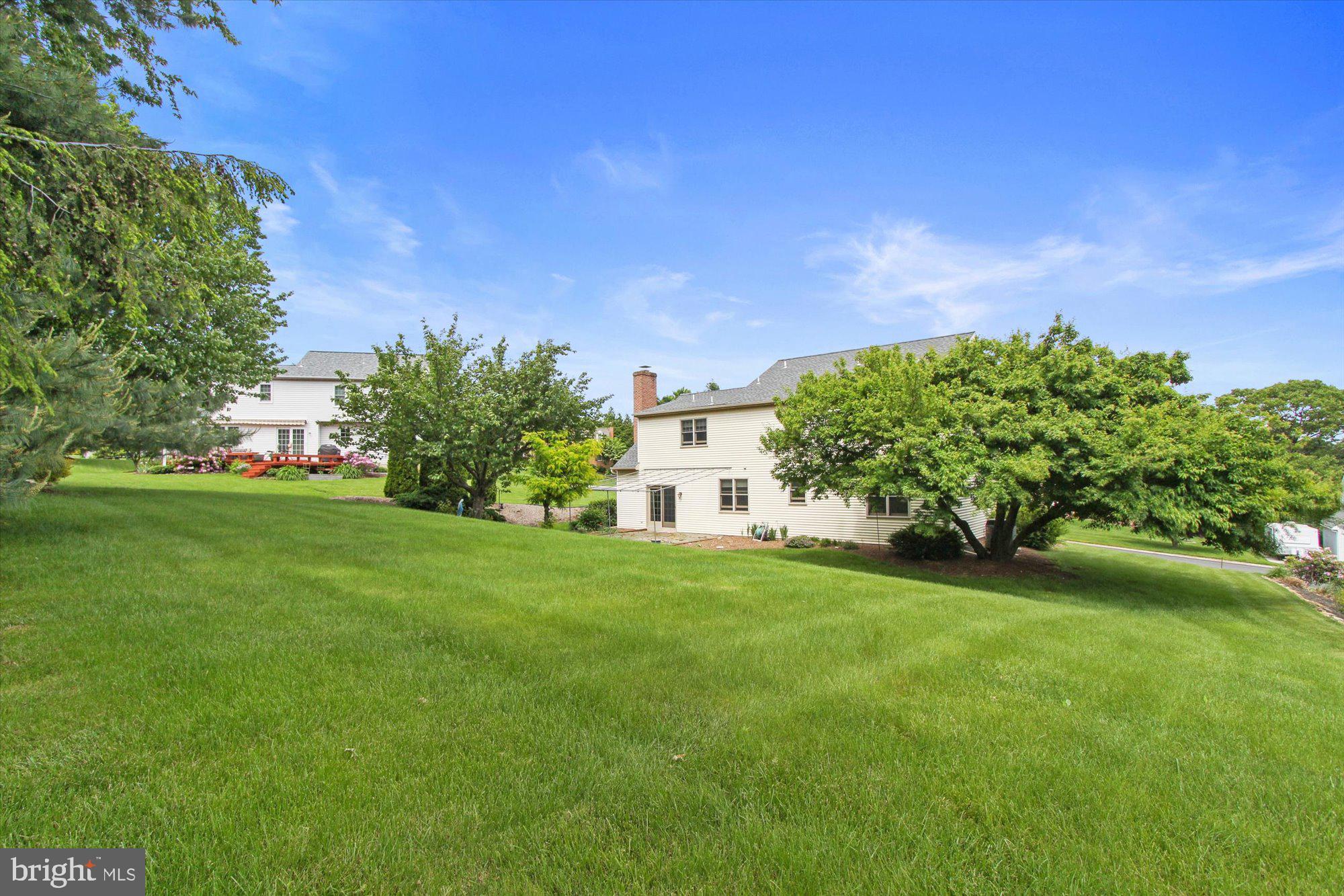 ROYAL MANOR - Residential