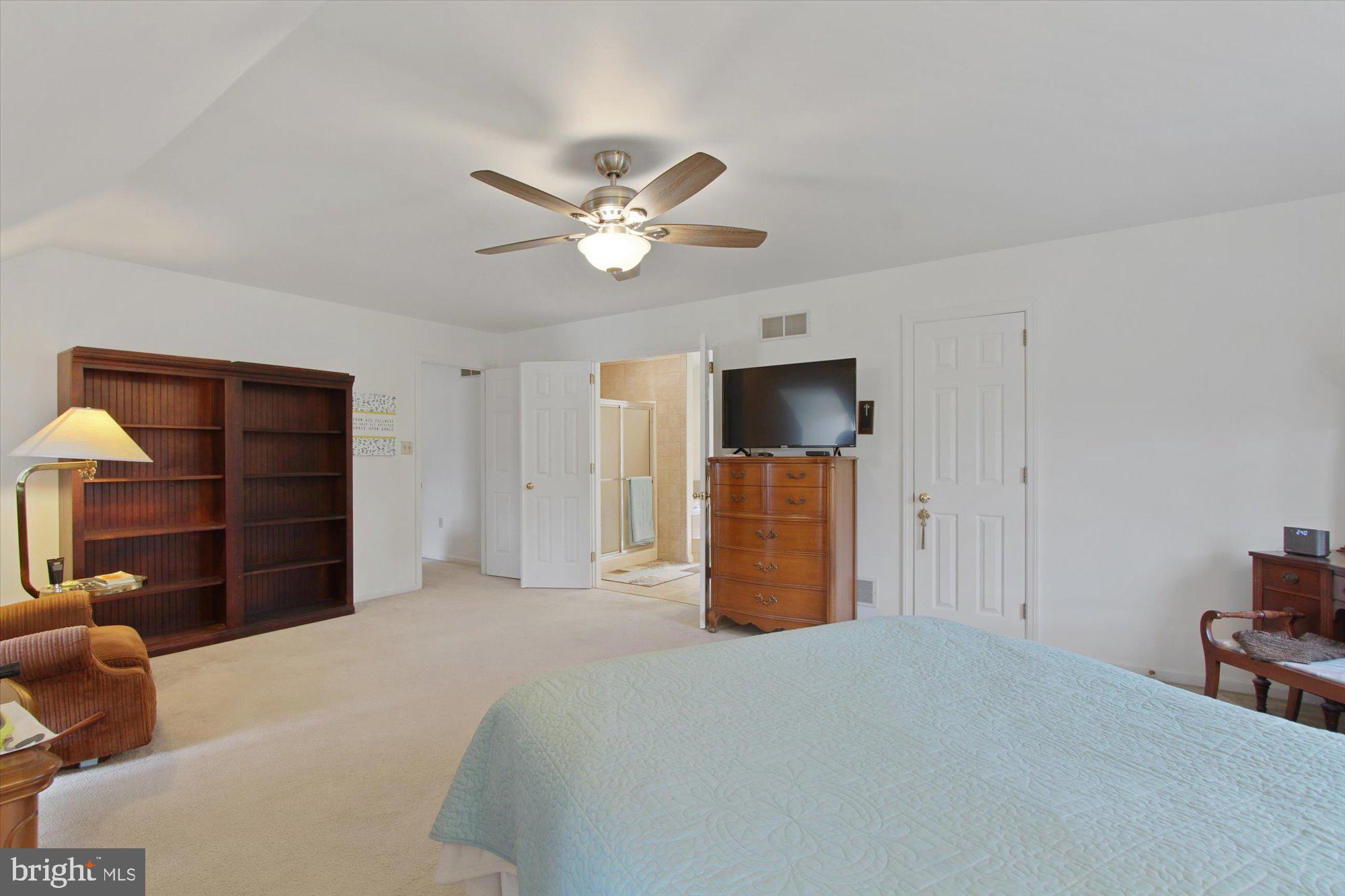 ROYAL MANOR - Residential