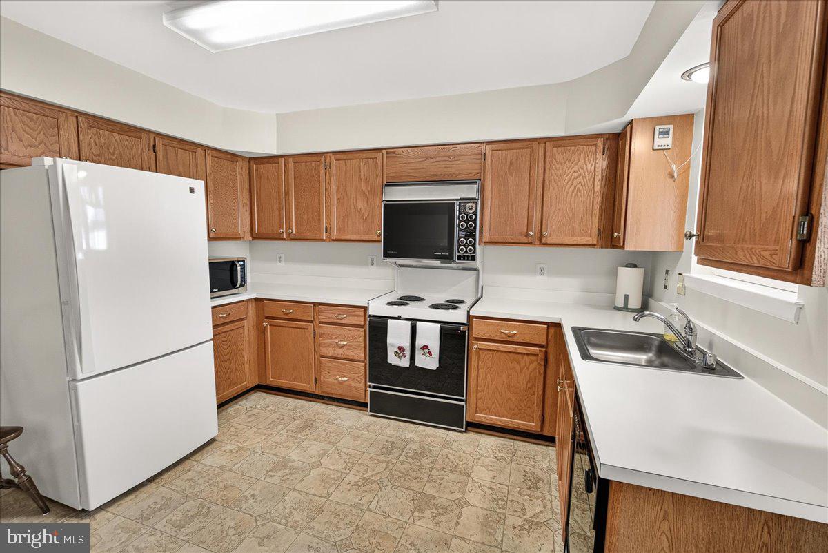 CRESTWOOD VILLAGE - Residential