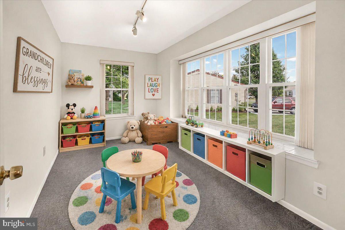CRESTWOOD VILLAGE - Residential