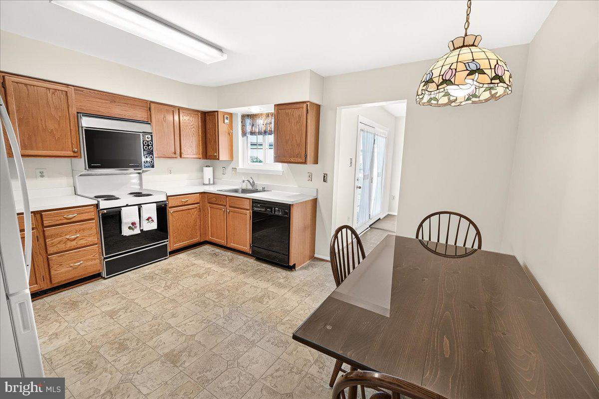 CRESTWOOD VILLAGE - Residential
