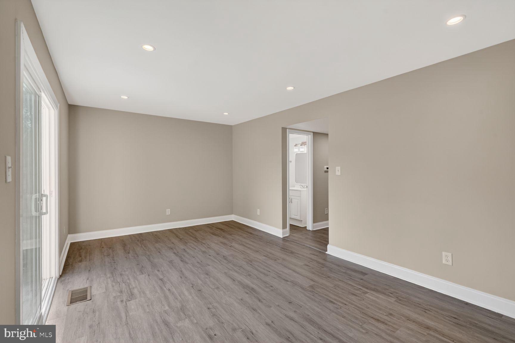 CRESTWOOD HAMLET - Residential