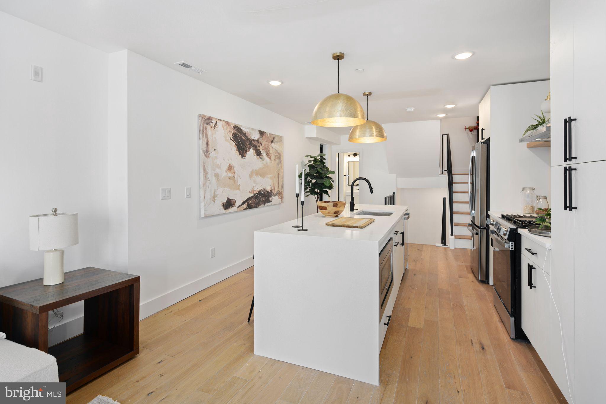 EAST KENSINGTON - Residential