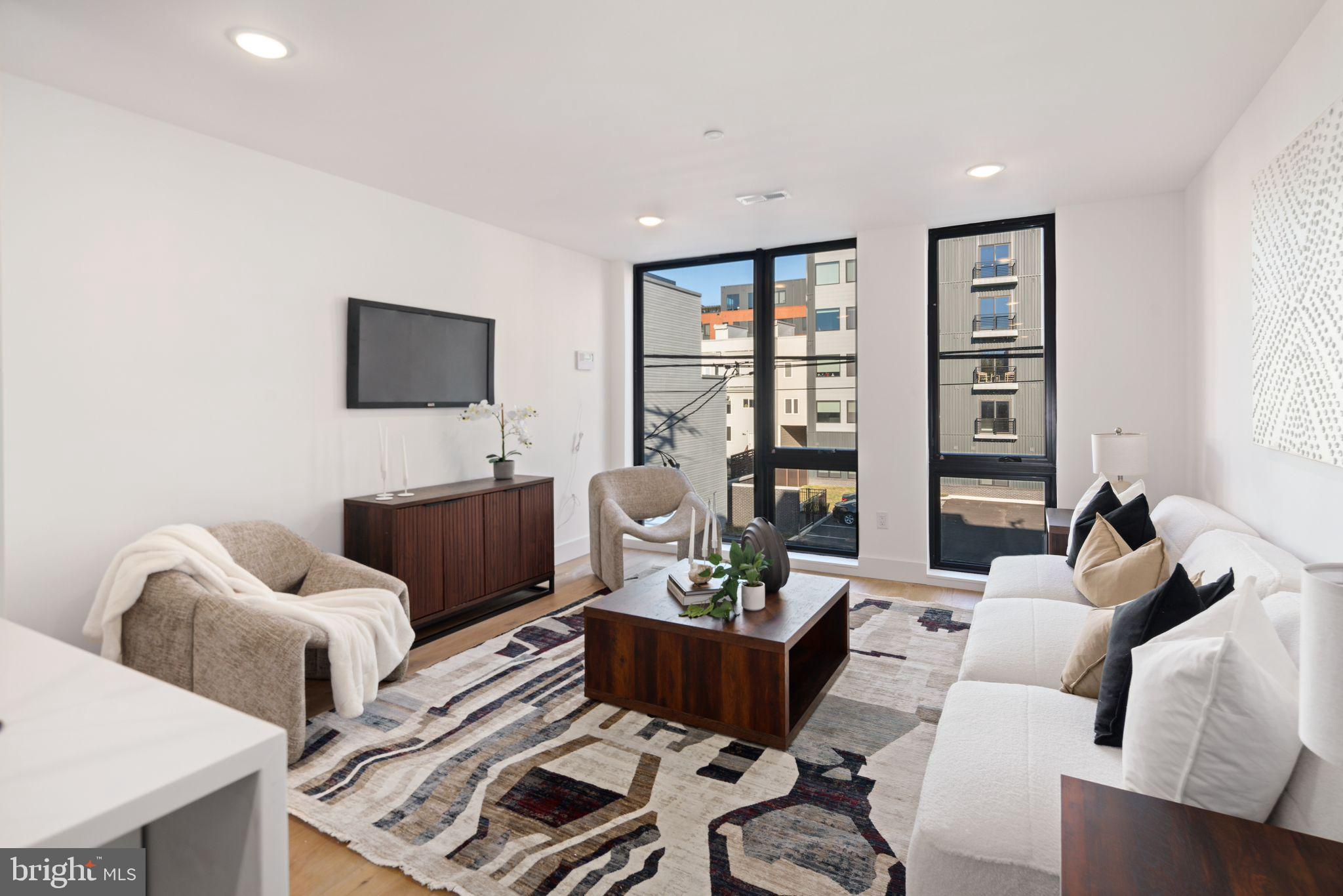 EAST KENSINGTON - Residential