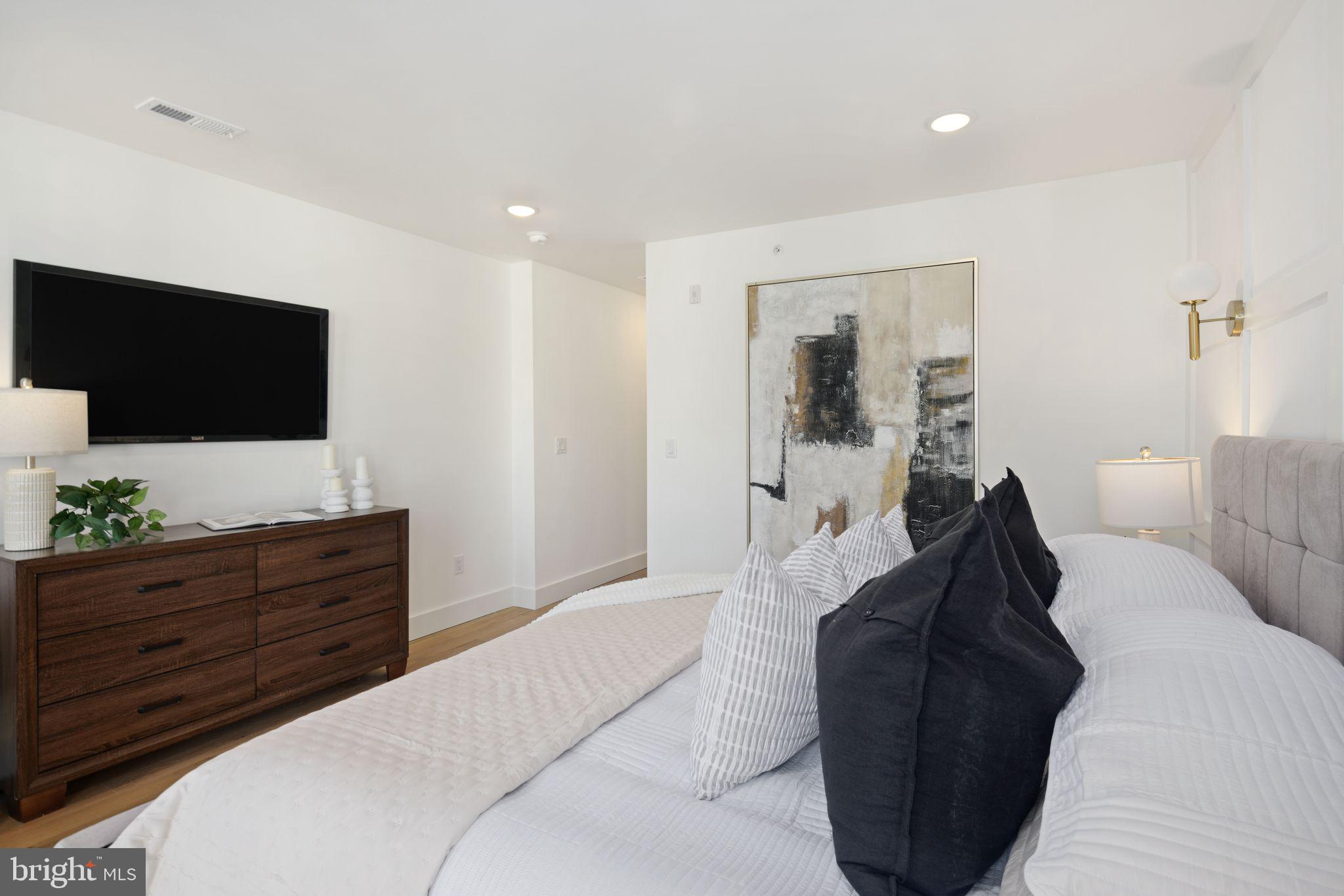 EAST KENSINGTON - Residential