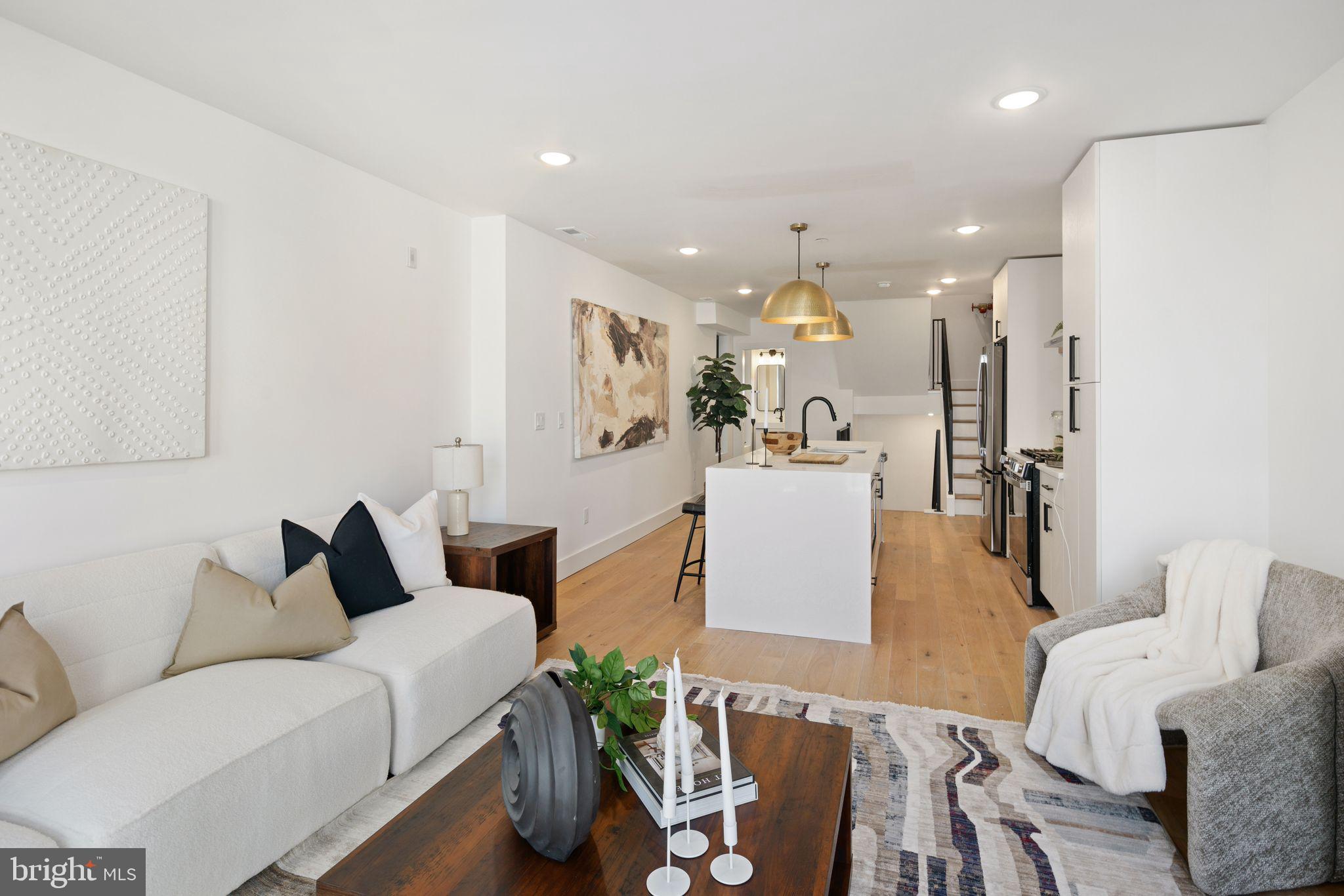 EAST KENSINGTON - Residential