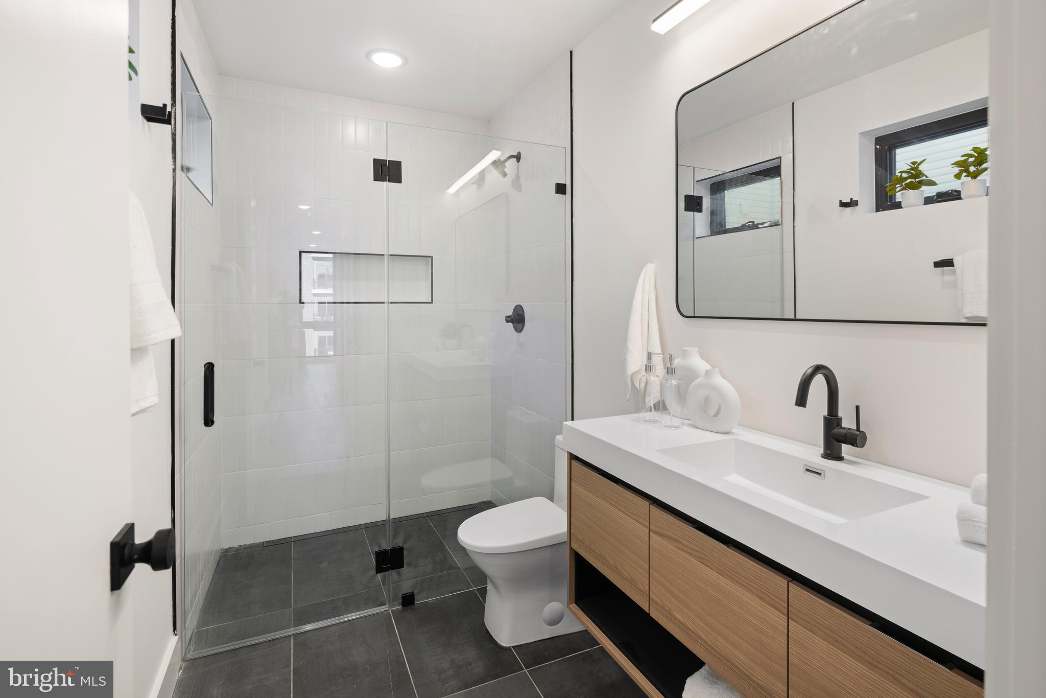 EAST KENSINGTON - Residential