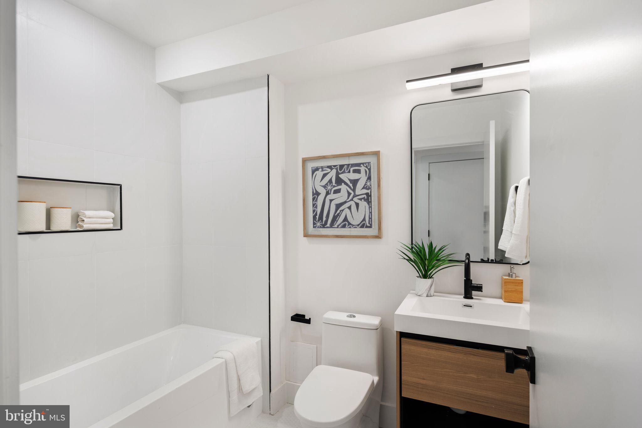 EAST KENSINGTON - Residential
