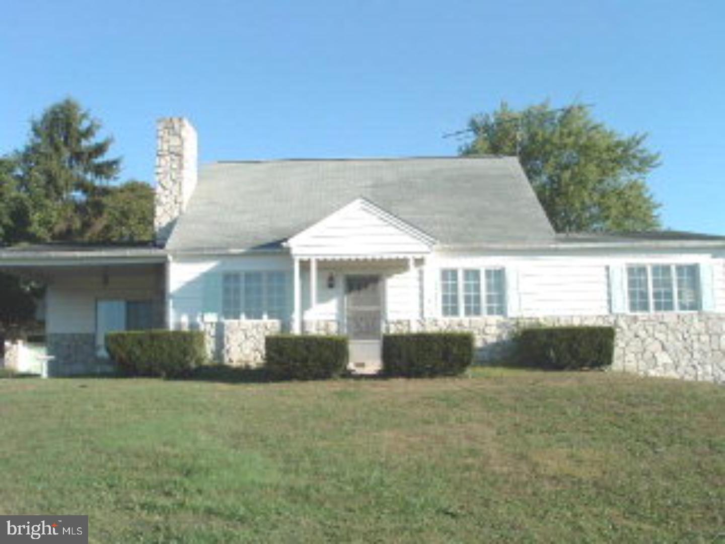 ANDERSON WINDOWS, ROOF 15YRS, LARGE MODERN BATHS, SET UP AS A SUITE WITH LV, BR AND BATH, 19X23 GARAGE, ATTIC, YARD.  HOME WARRANTY WITH FULL PRICE OFFER, FANTASTIC VIEW.   Mailing Address Continued: ORWIGSBURG Color: WHITE Amp: 100