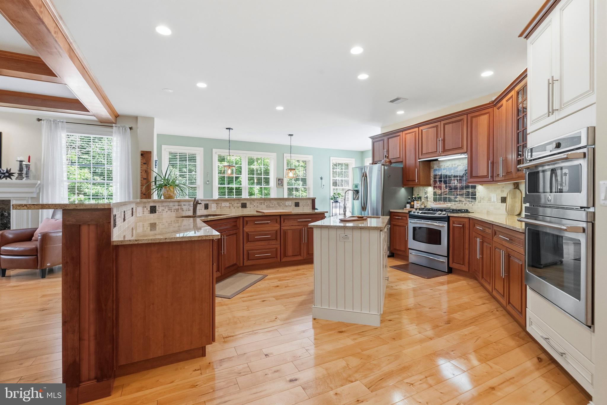 RIVERCREST - Residential
