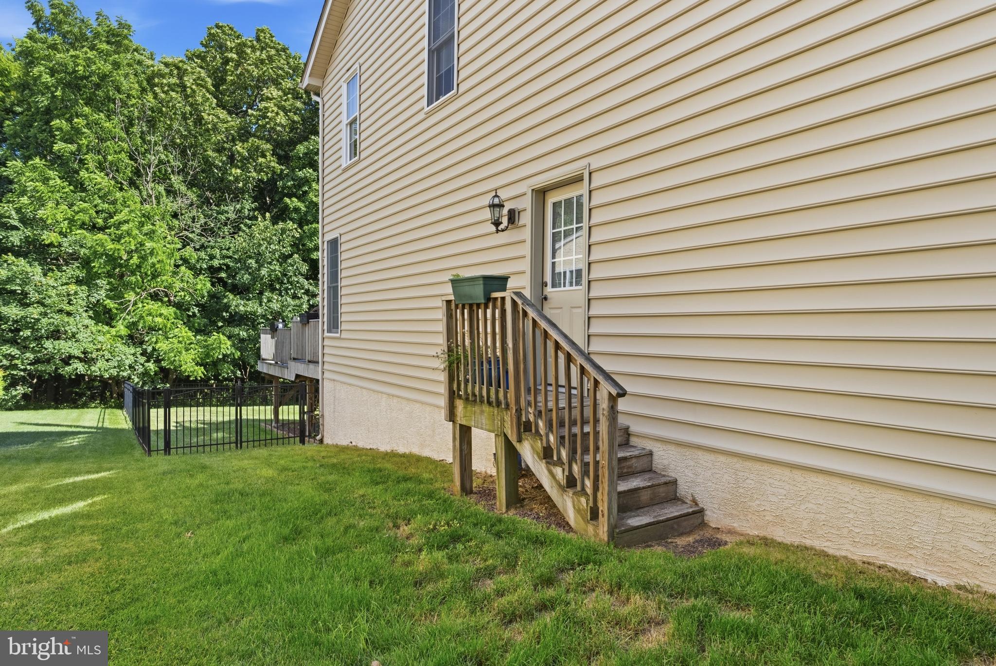 RIVERCREST - Residential