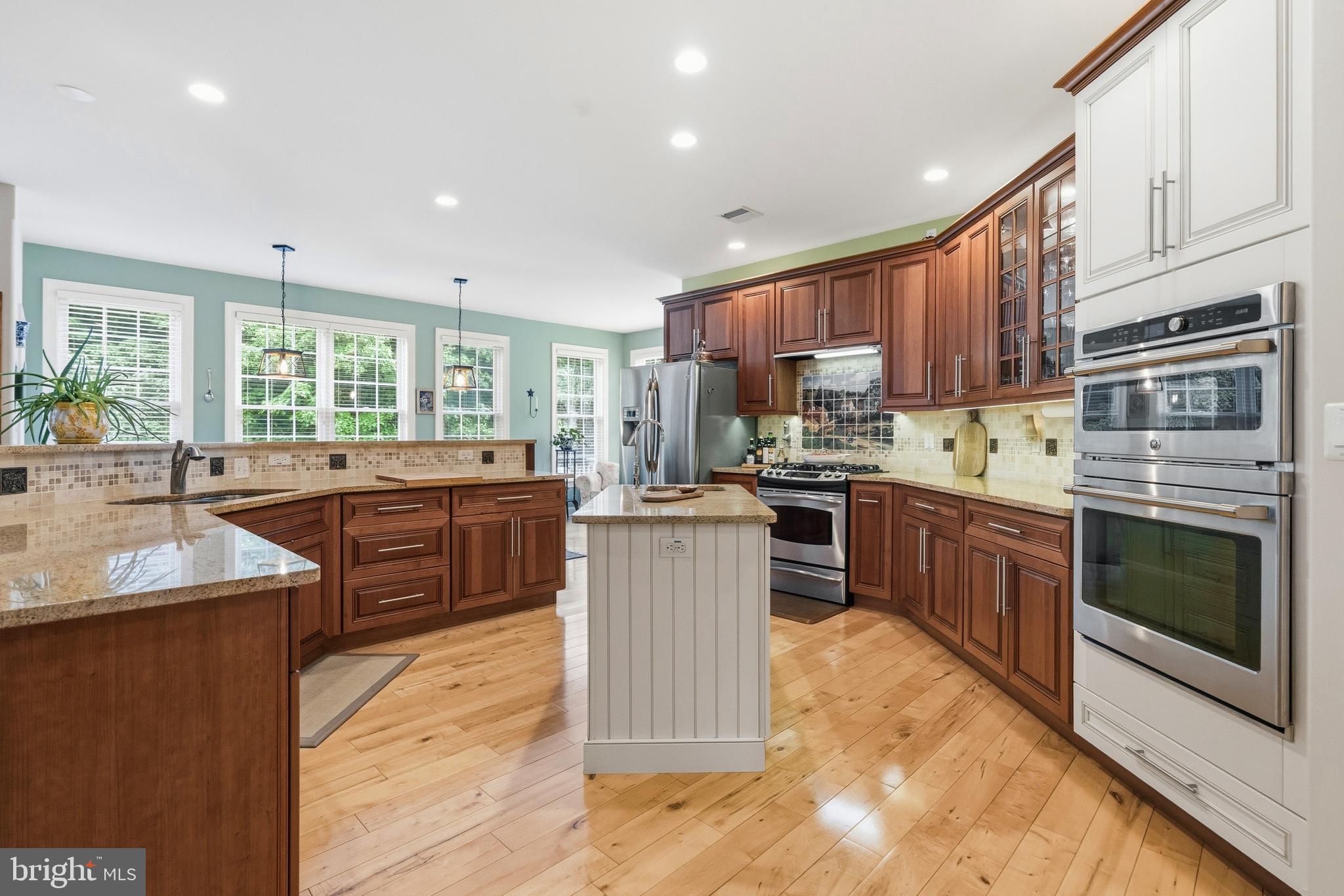 RIVERCREST - Residential