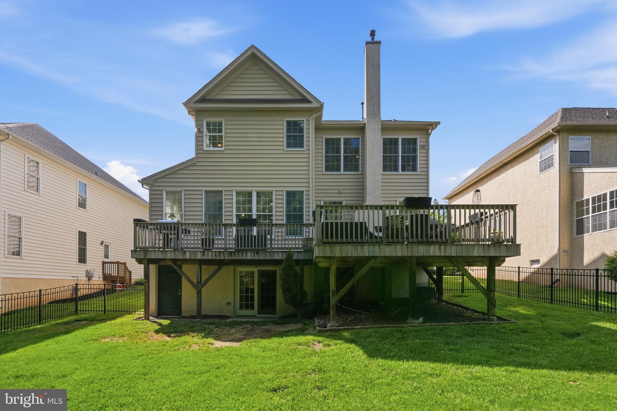 RIVERCREST - Residential