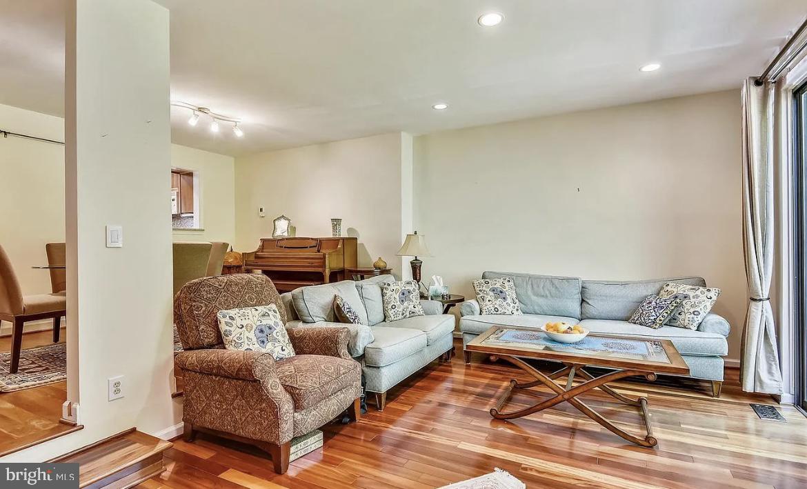 RESTON - Residential Lease