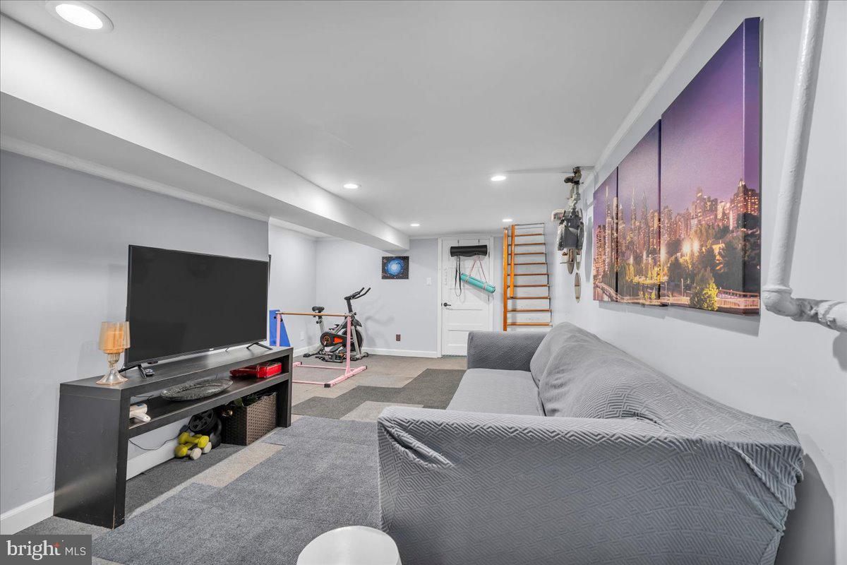MAYFAIR - Residential