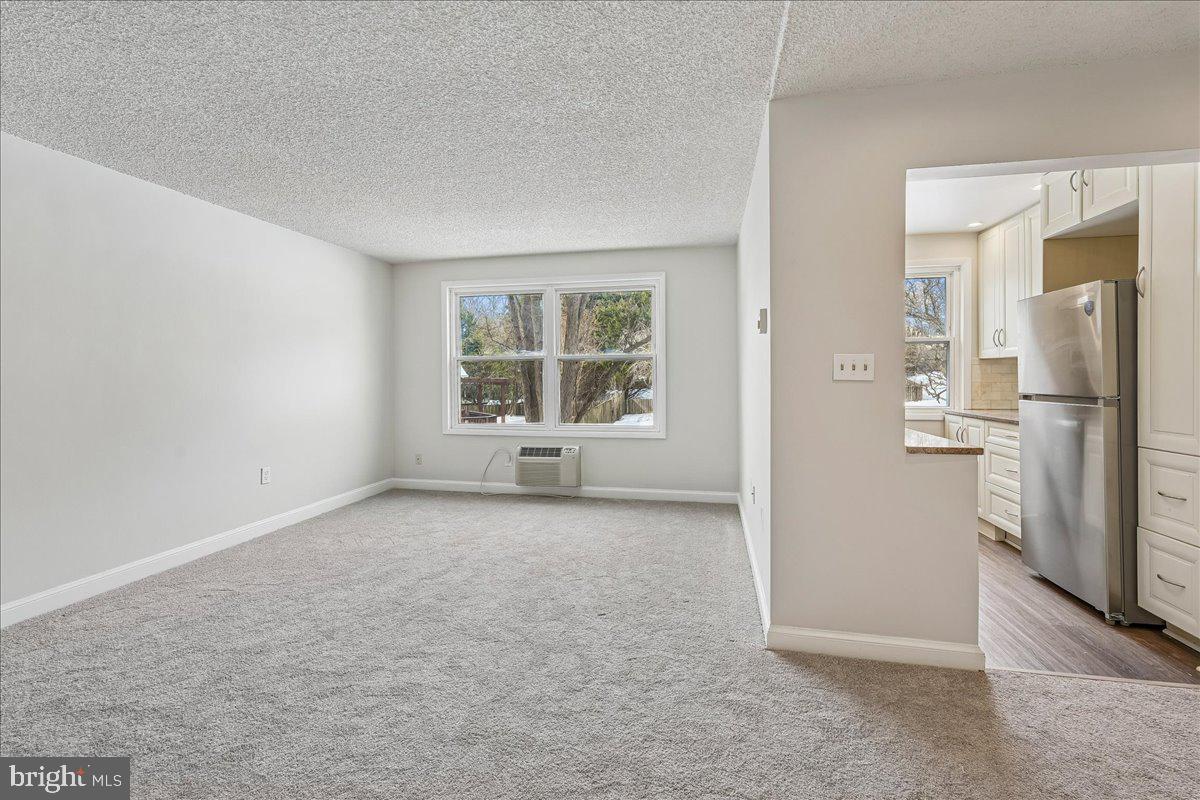 MACARTHUR PARK CONDOMINIUMS - Residential