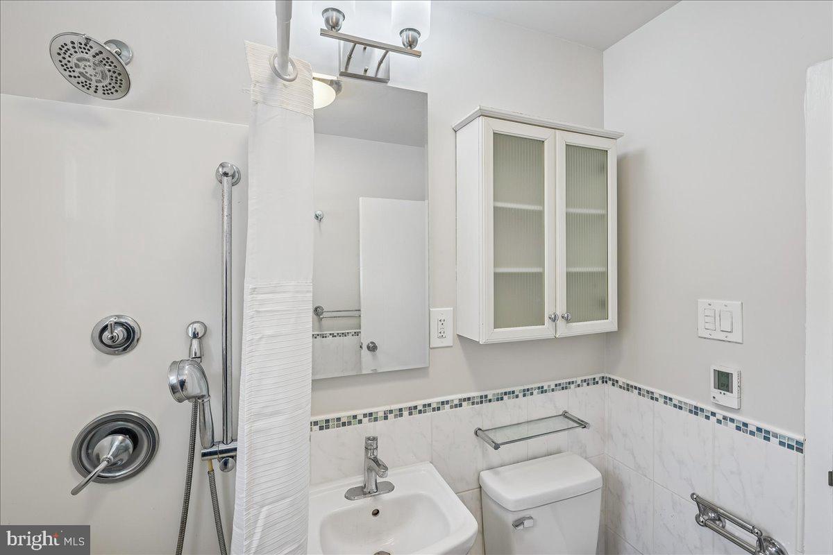 MACARTHUR PARK CONDOMINIUMS - Residential