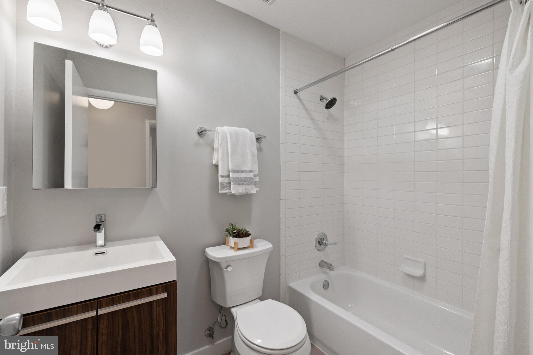 BRAD LEE HOMES - Residential