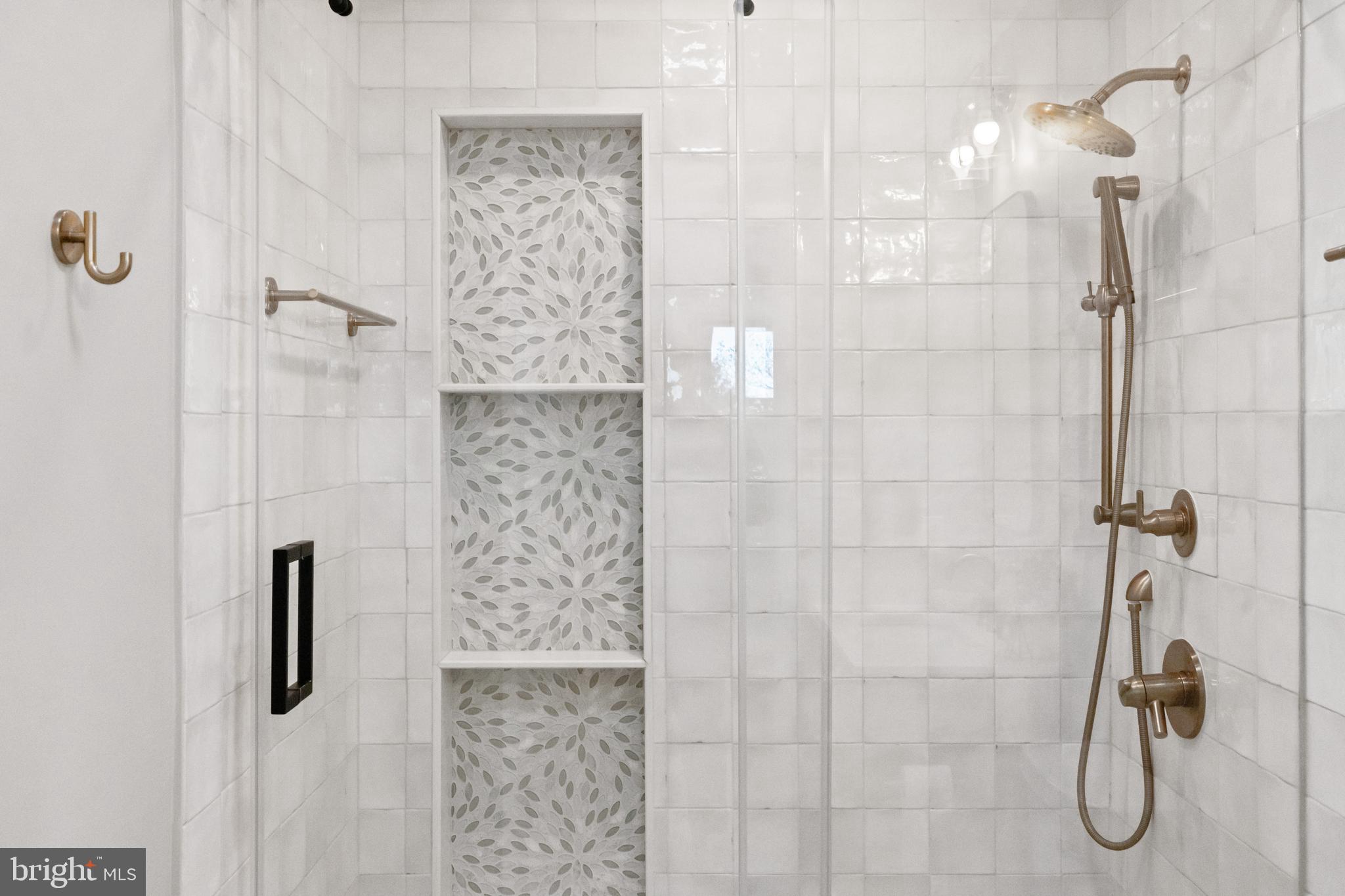 BRAD LEE HOMES - Residential