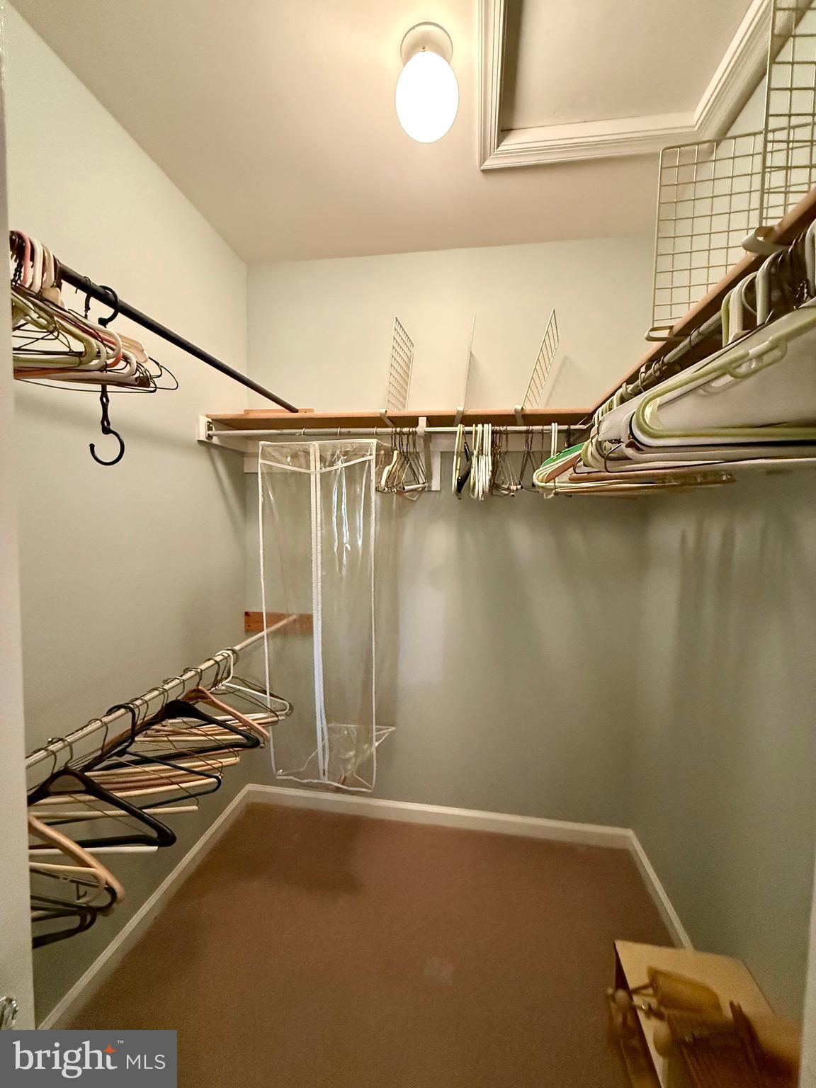 WALNUT MANOR - Residential