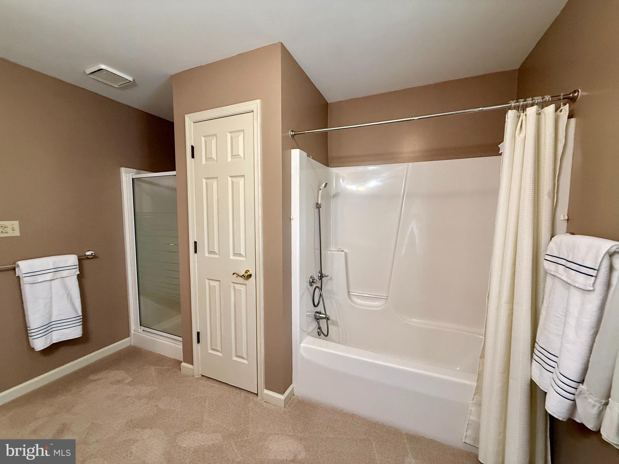 WALNUT MANOR - Residential