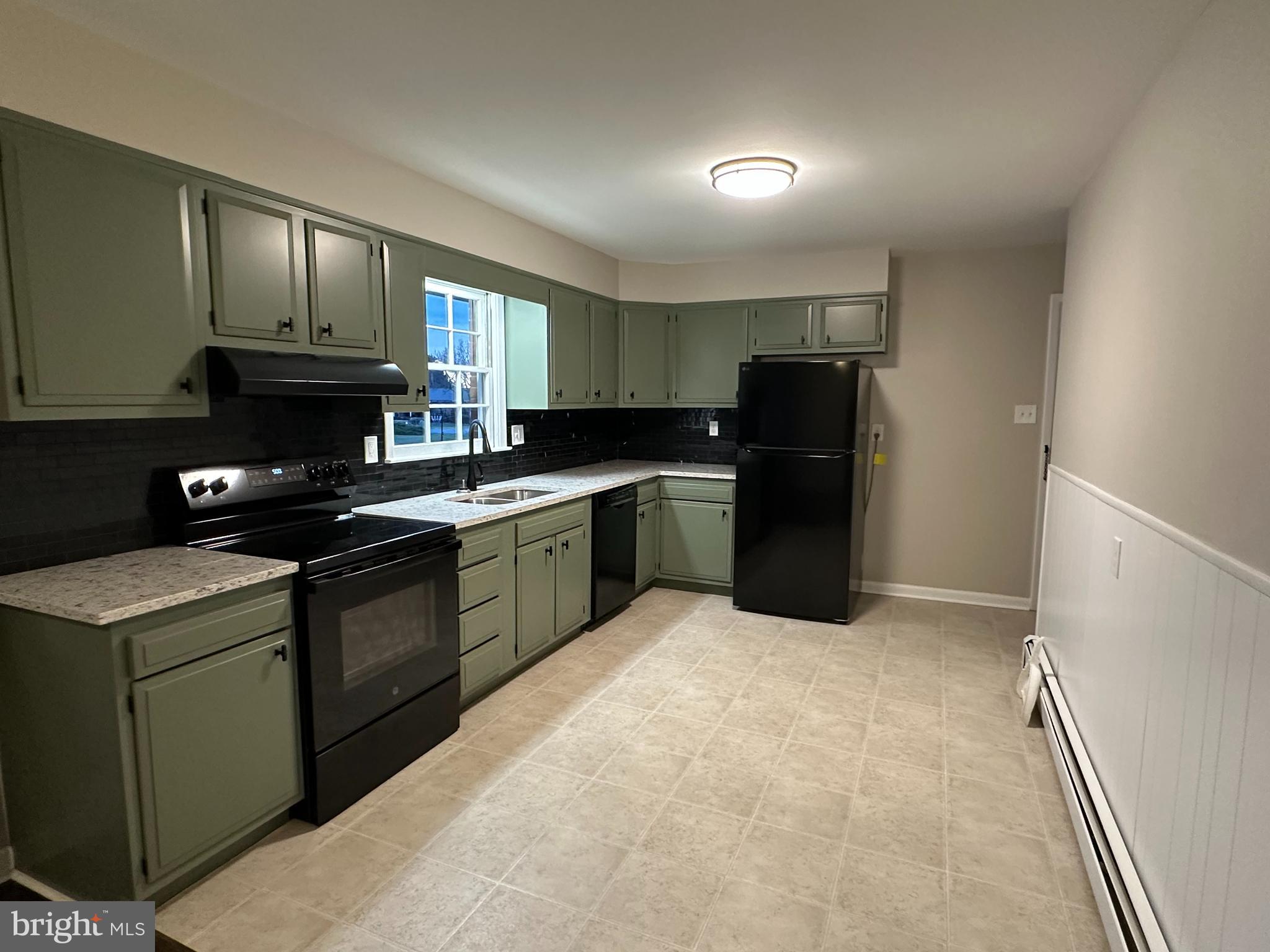 BROADVIEW ACRES - Residential Lease