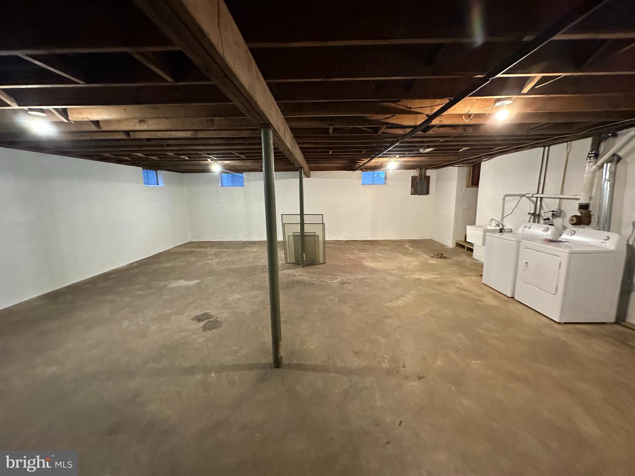 BROADVIEW ACRES - Residential Lease