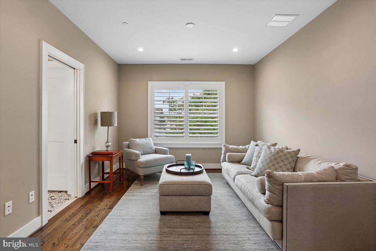 EDGEWOOD - Residential