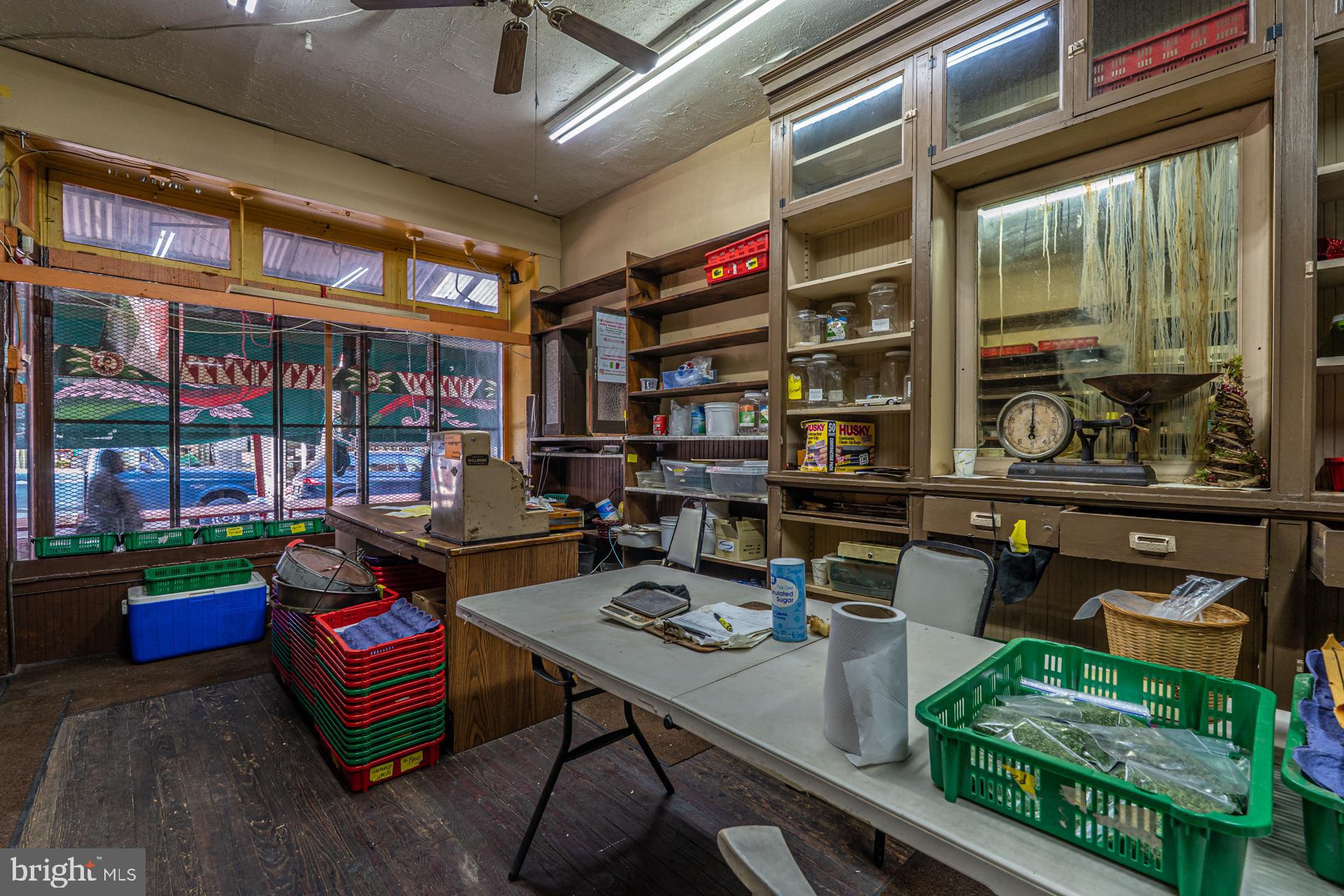ITALIAN MARKET - Commercial Sale