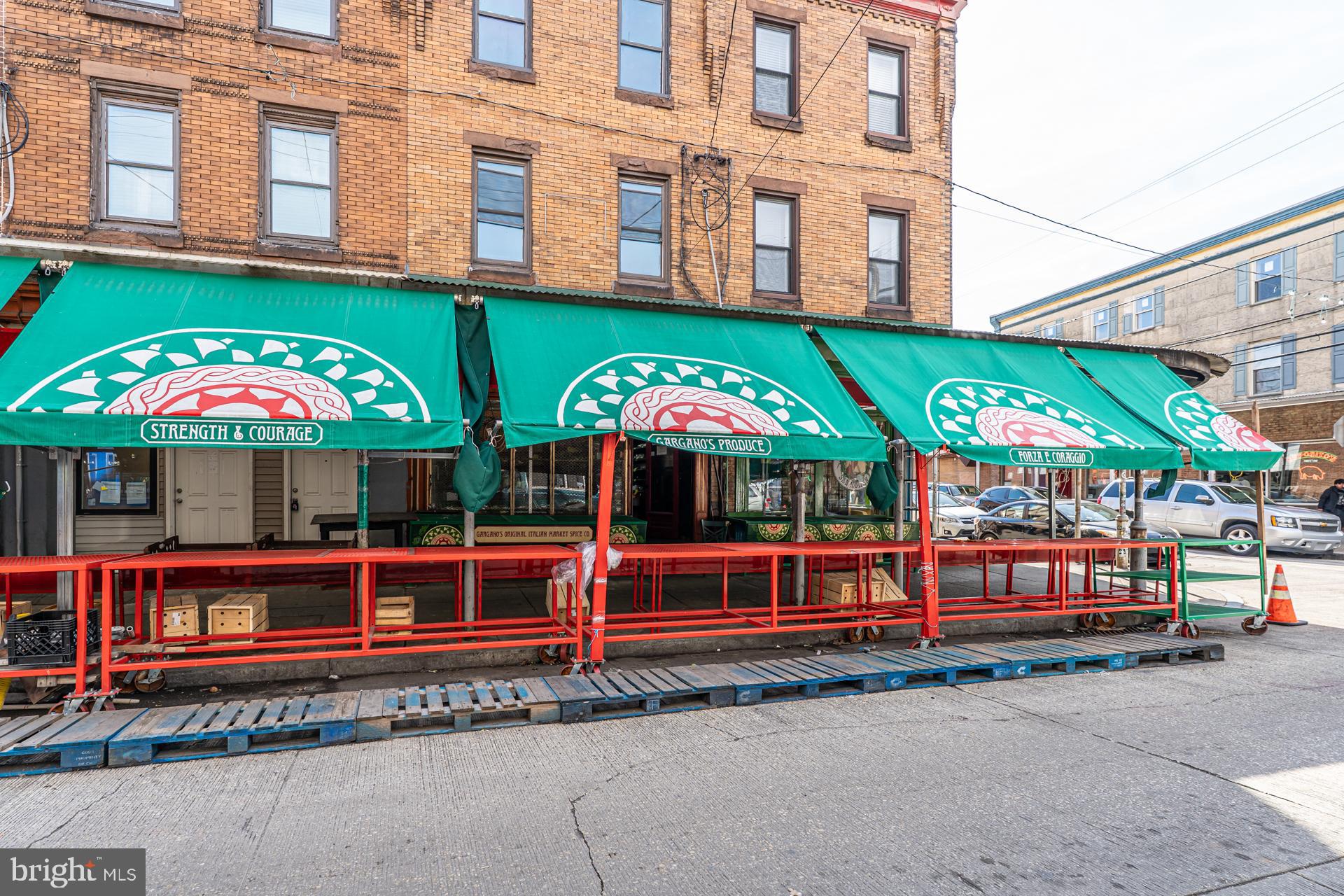 ITALIAN MARKET - Commercial Sale