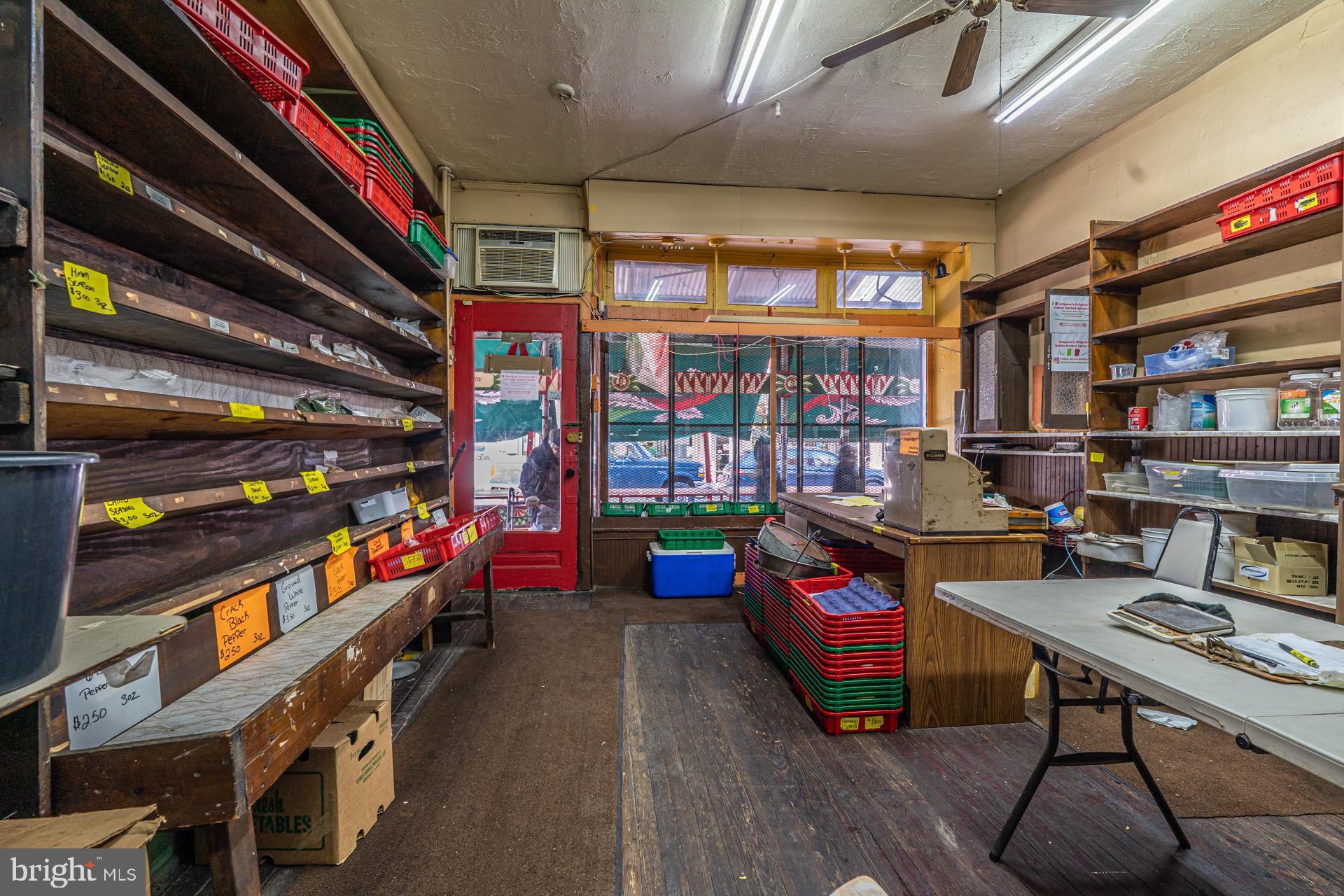 ITALIAN MARKET - Commercial Sale