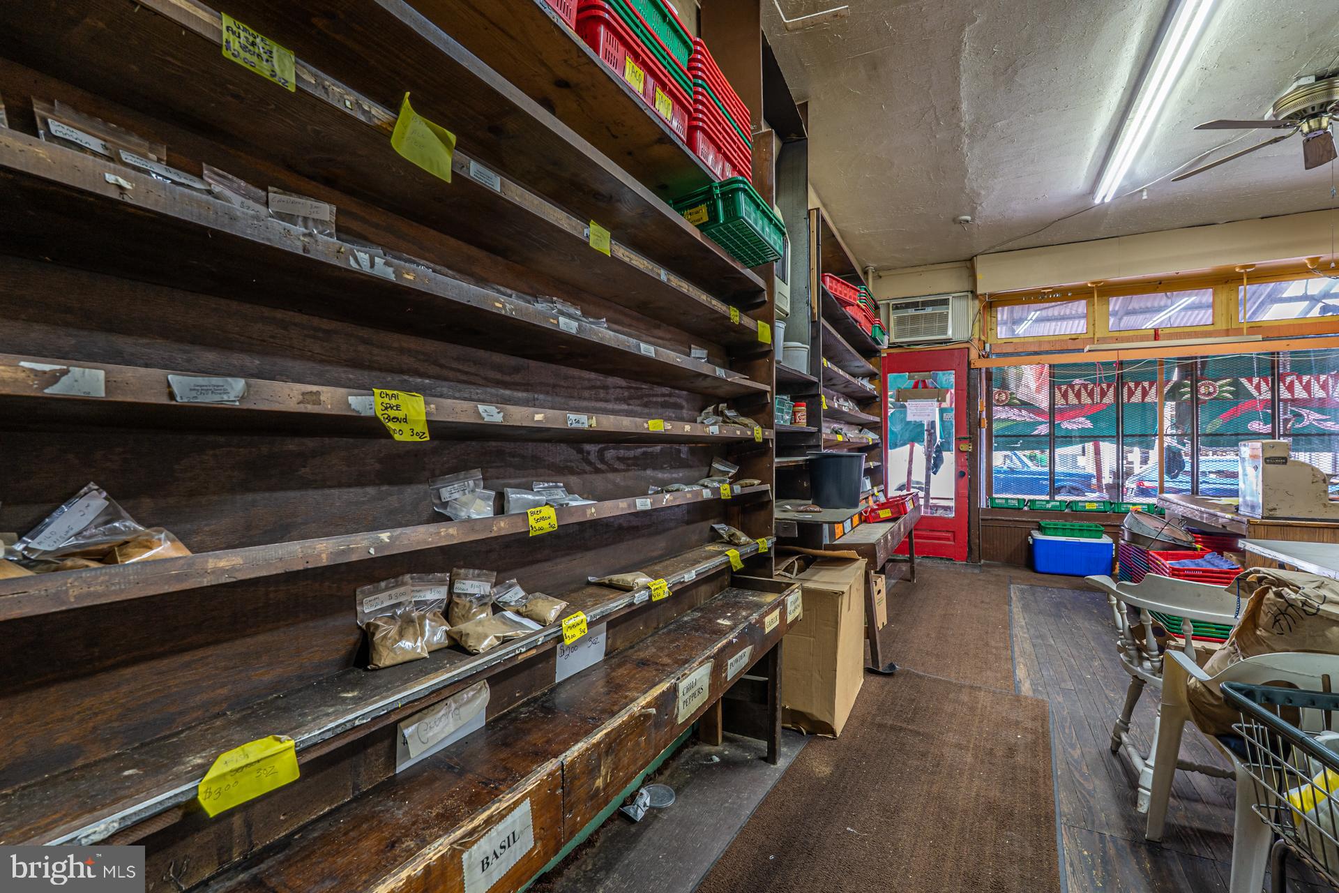 ITALIAN MARKET - Commercial Sale